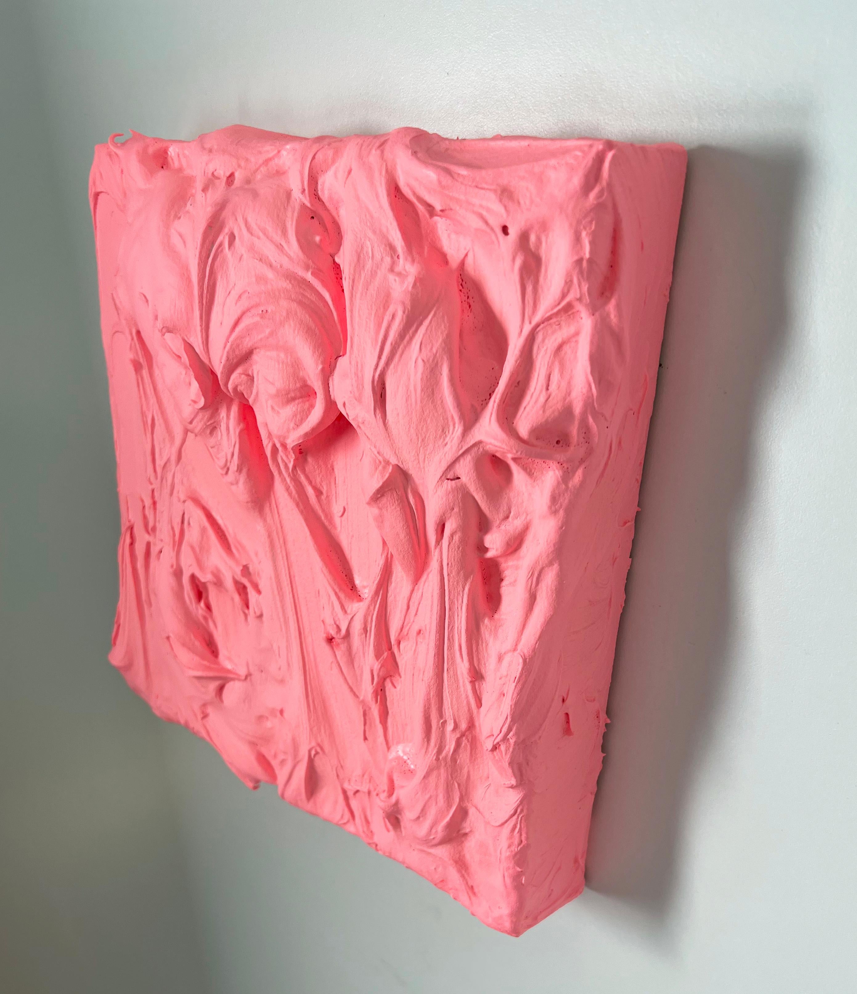  80er Pfirsich Excess (rosafarbenes, mehrfarbiges, monochromes, quadratisches Gemälde im Pop-Design) (Pop-Art), Painting, von Chloe Hedden