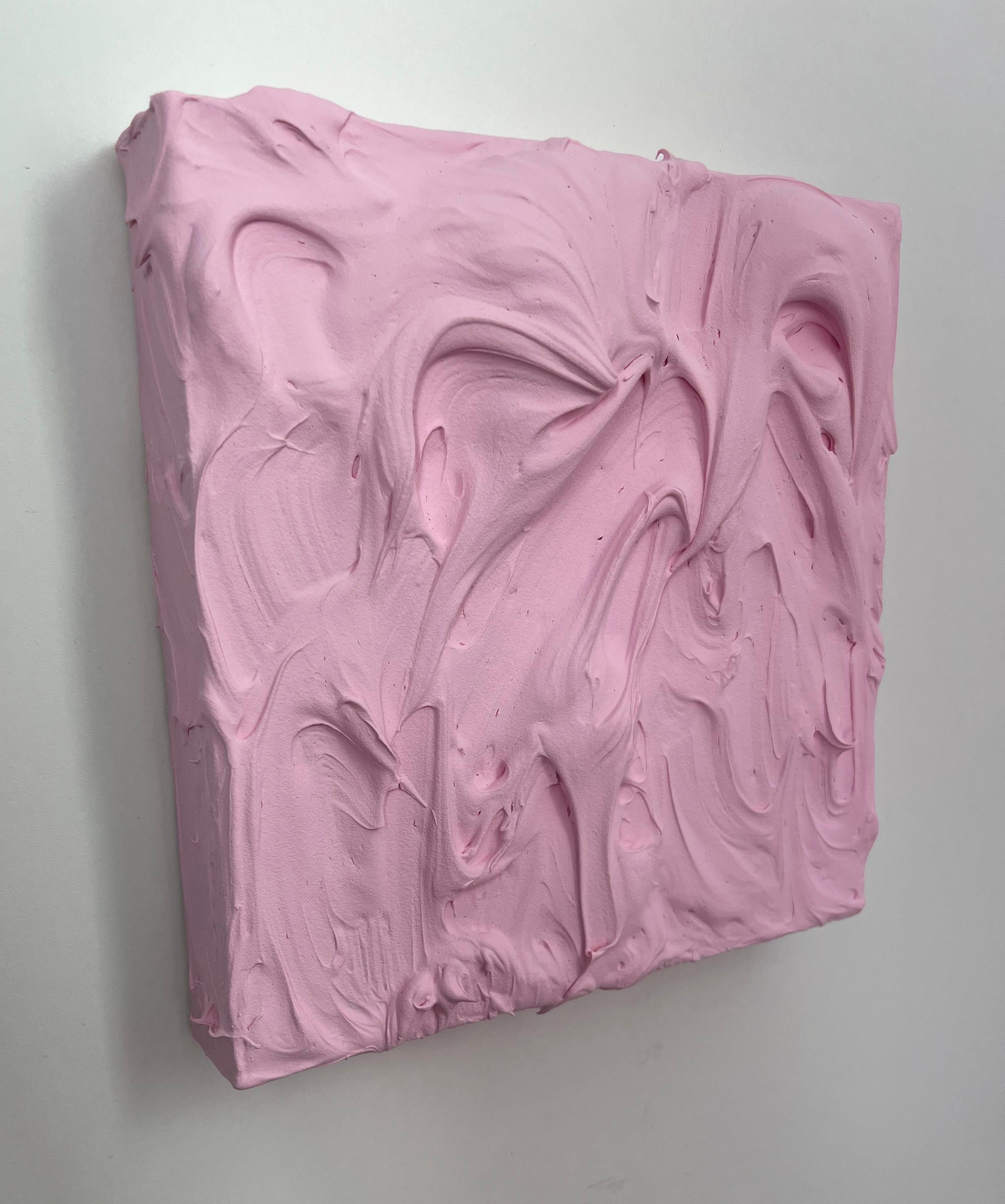 Baby Pink Excess (Rose Impasto dicke Malerei monochrome Pop Quadrat Design) – Sculpture von Chloe Hedden