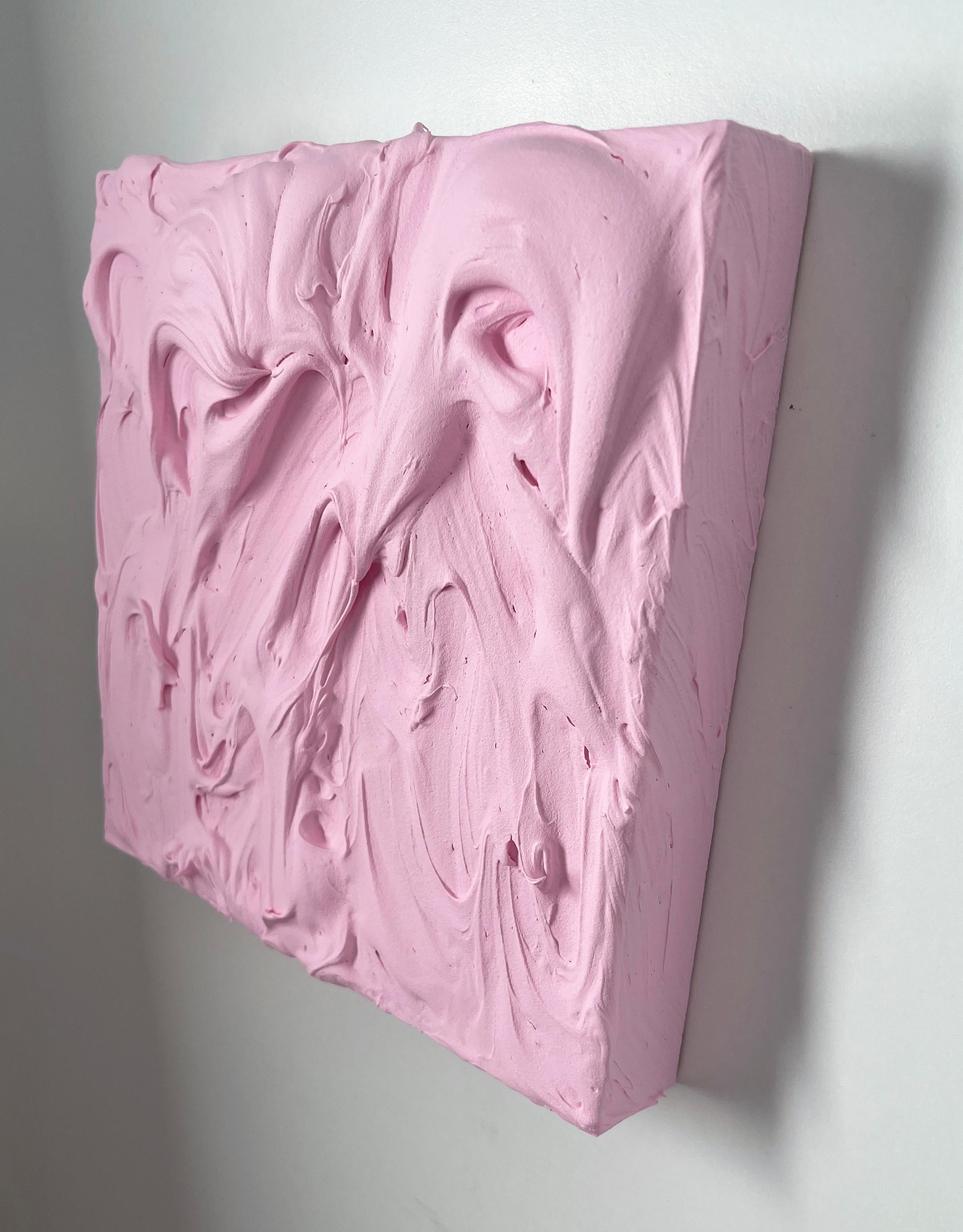 Baby Pink Excess (Rose Impasto dicke Malerei monochrome Pop Quadrat Design) (Pop-Art), Sculpture, von Chloe Hedden
