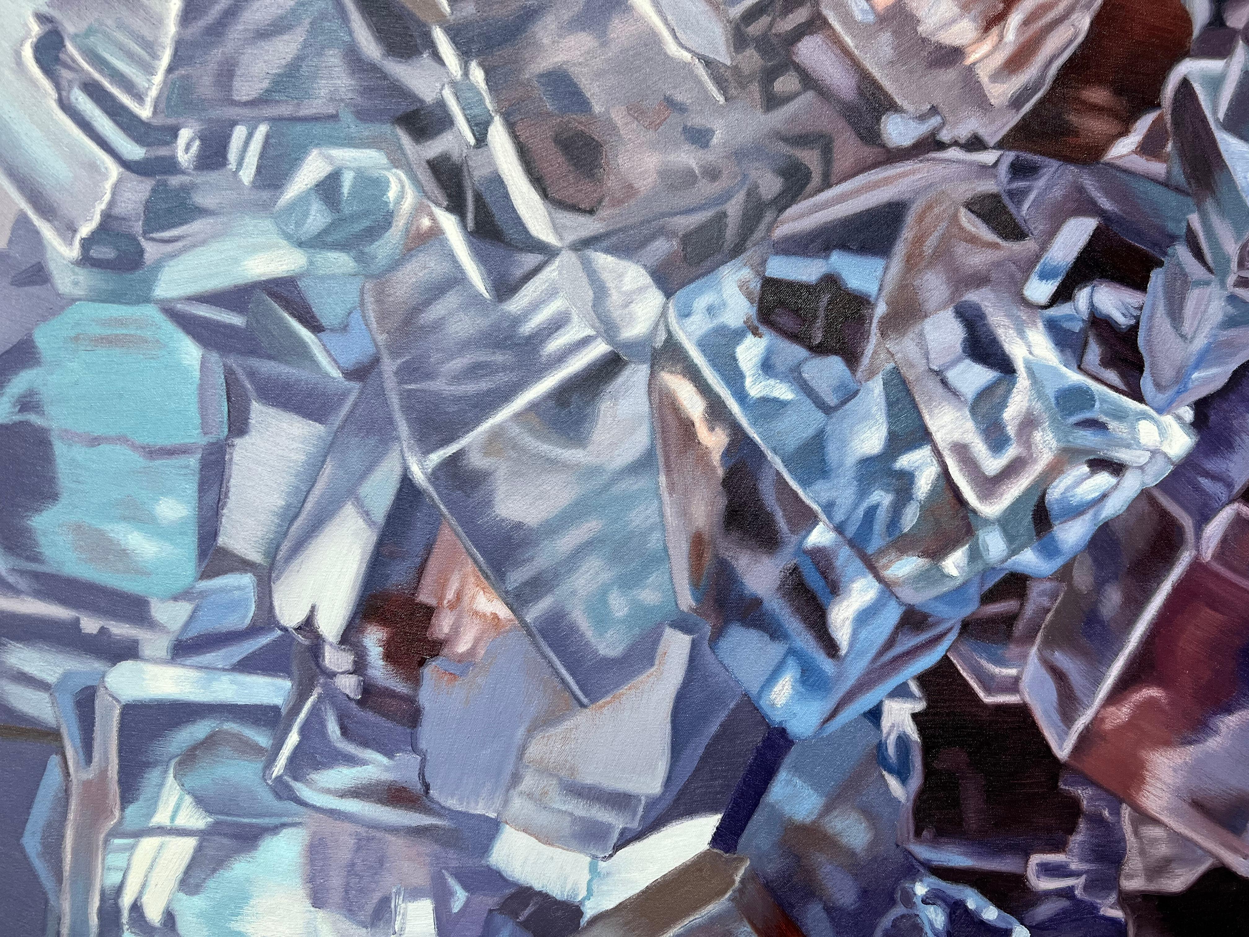 Blue Fluorite est une peinture à l'huile lumineuse qui plonge le spectateur dans la géométrie cristalline du monde minéral. Chloe Hedden traduit les formations complexes de la fluorine bleue en une tapisserie chatoyante de couleurs et de lumière, où