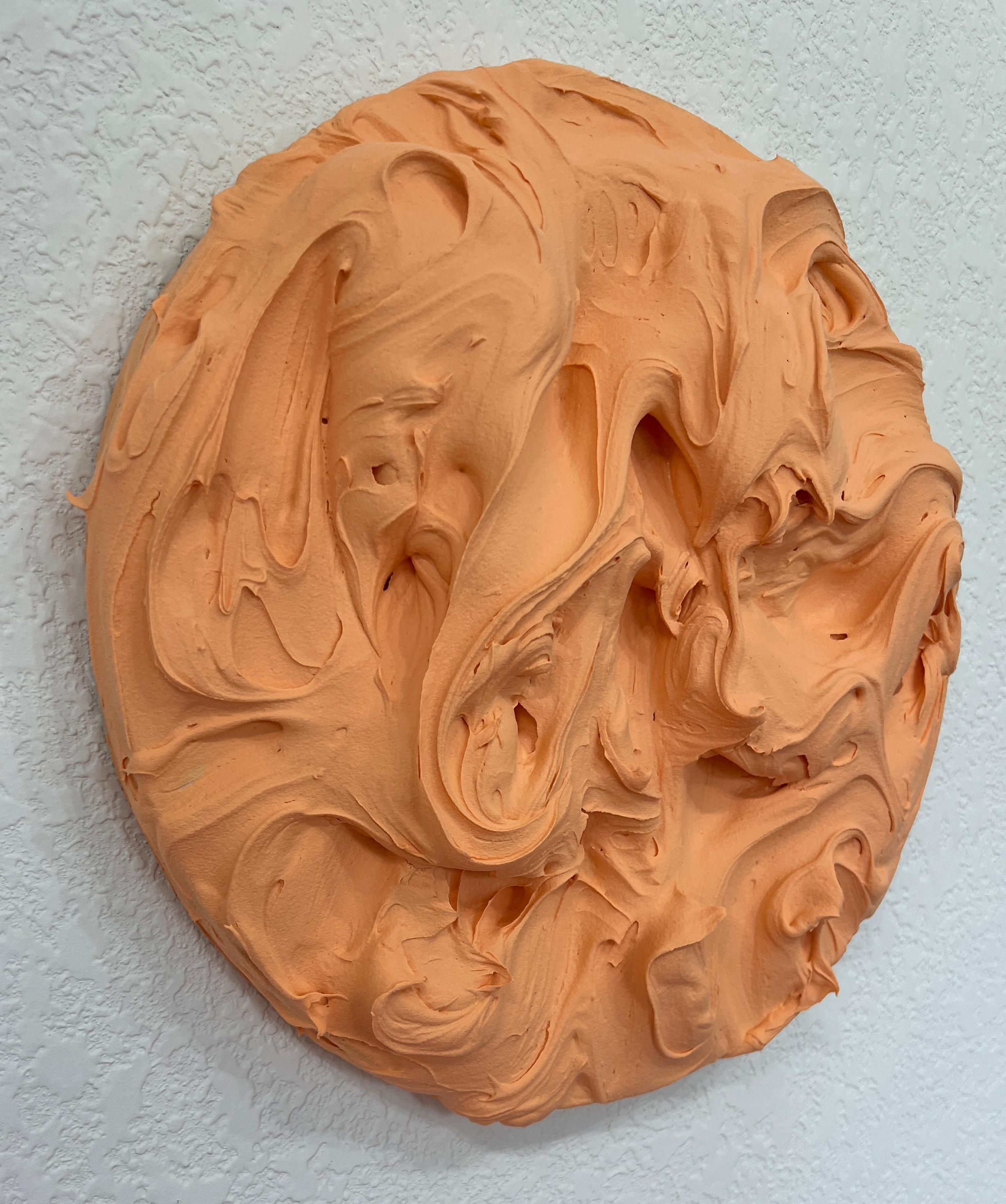 Exceso de Cantalupo (pintura de empaste rosa grueso diseño pop monocromo cuadrado) - Abstract Sculpture Marrón de Chloe Hedden