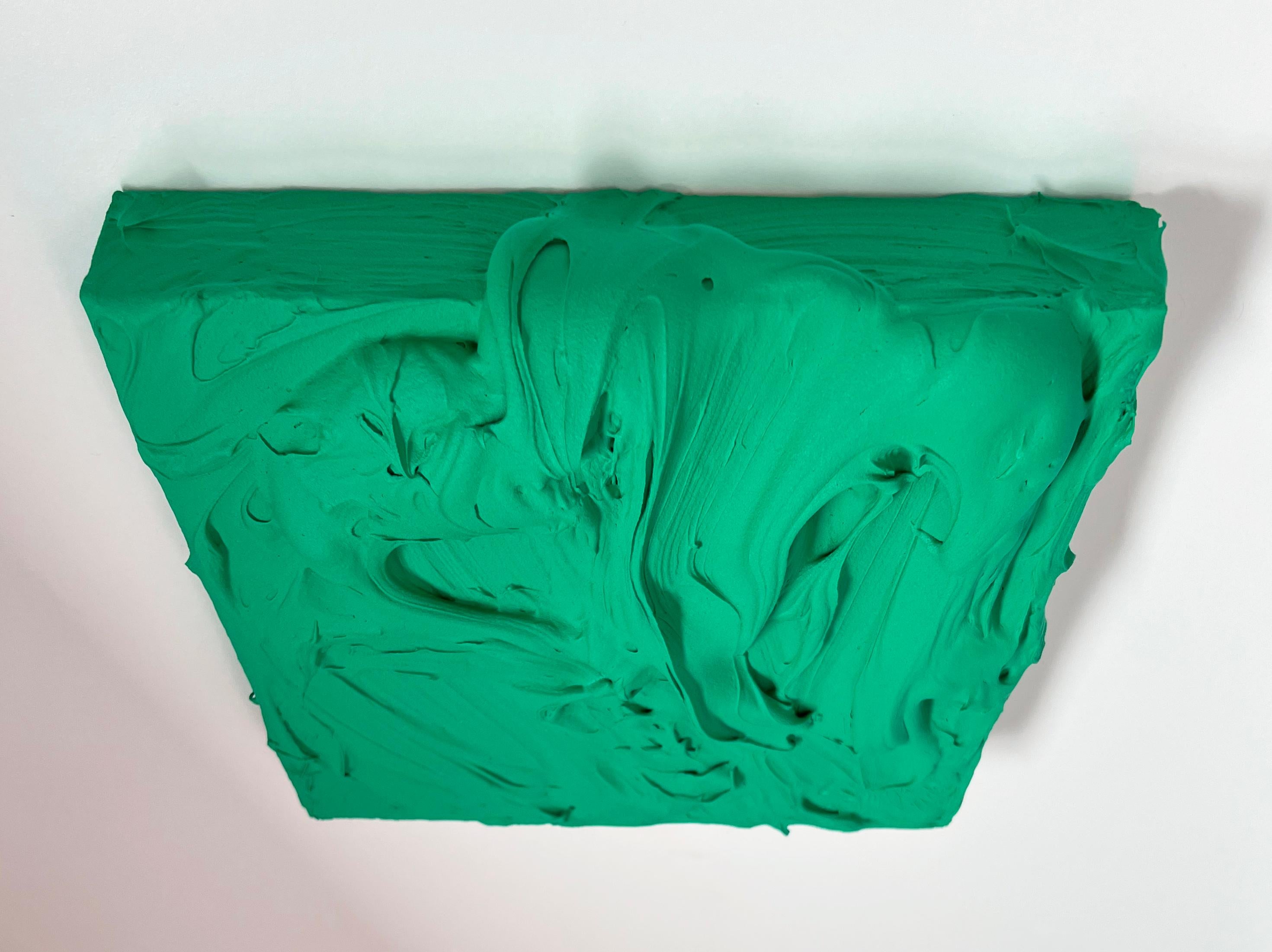 Excess vert émeraude (peinture épaisse à l'empâtement motif carré monochrome pop art) - Vert Abstract Painting par Chloe Hedden