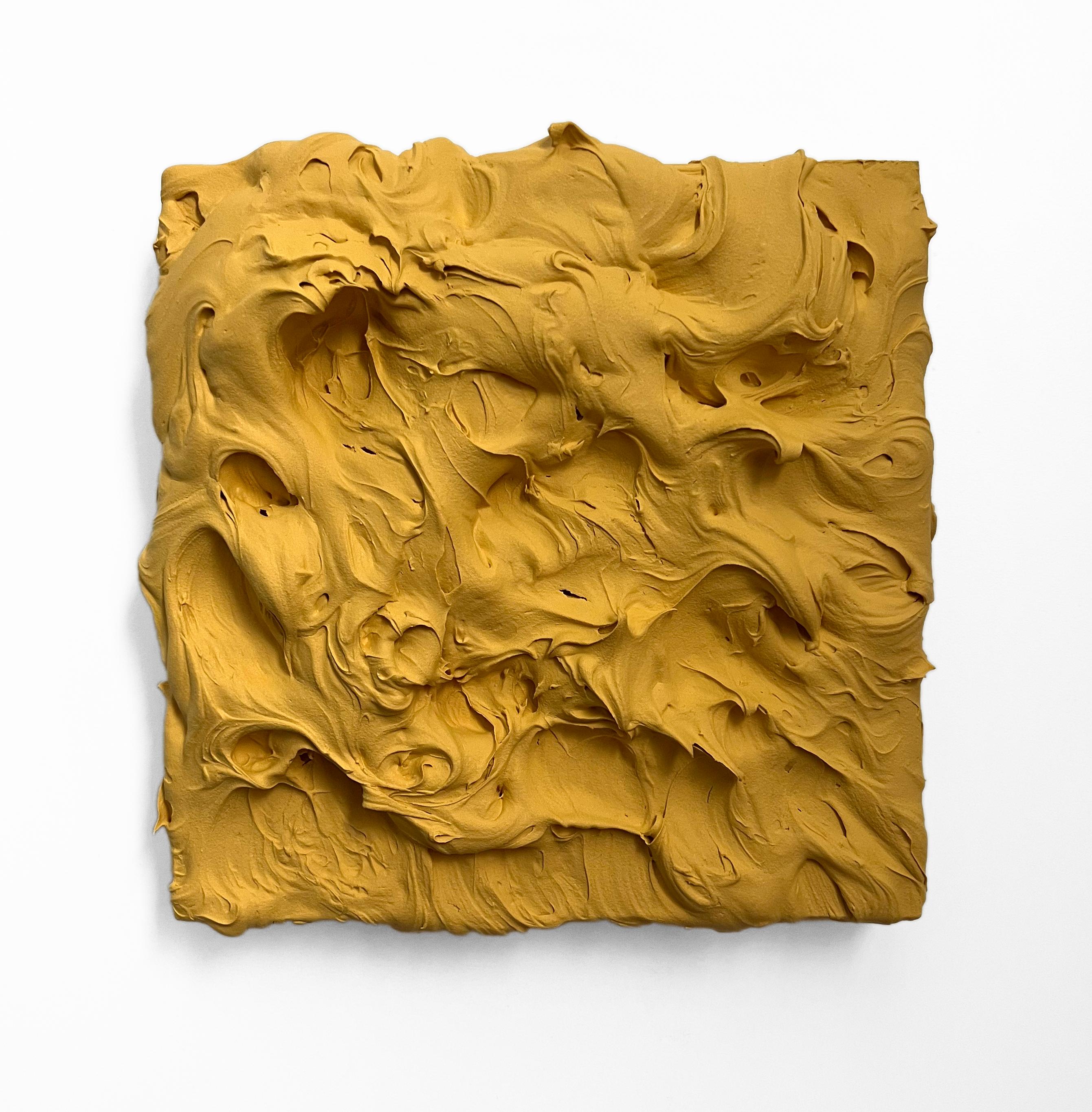Golden Excess (pittura ad impasto giallo spesso, disegno pop monocromatico quadrato) - Sculpture di Chloe Hedden