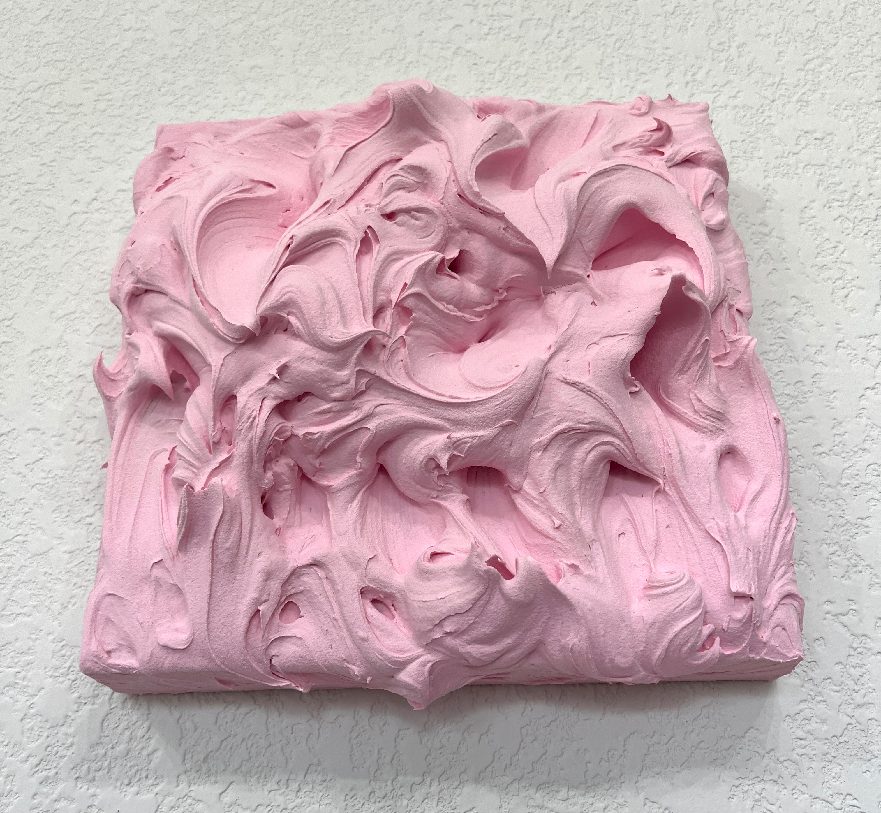 Exceso de rosa claro (pintura de empaste rosa grueso diseño pop monocromo cuadrado) - Sculpture de Chloe Hedden