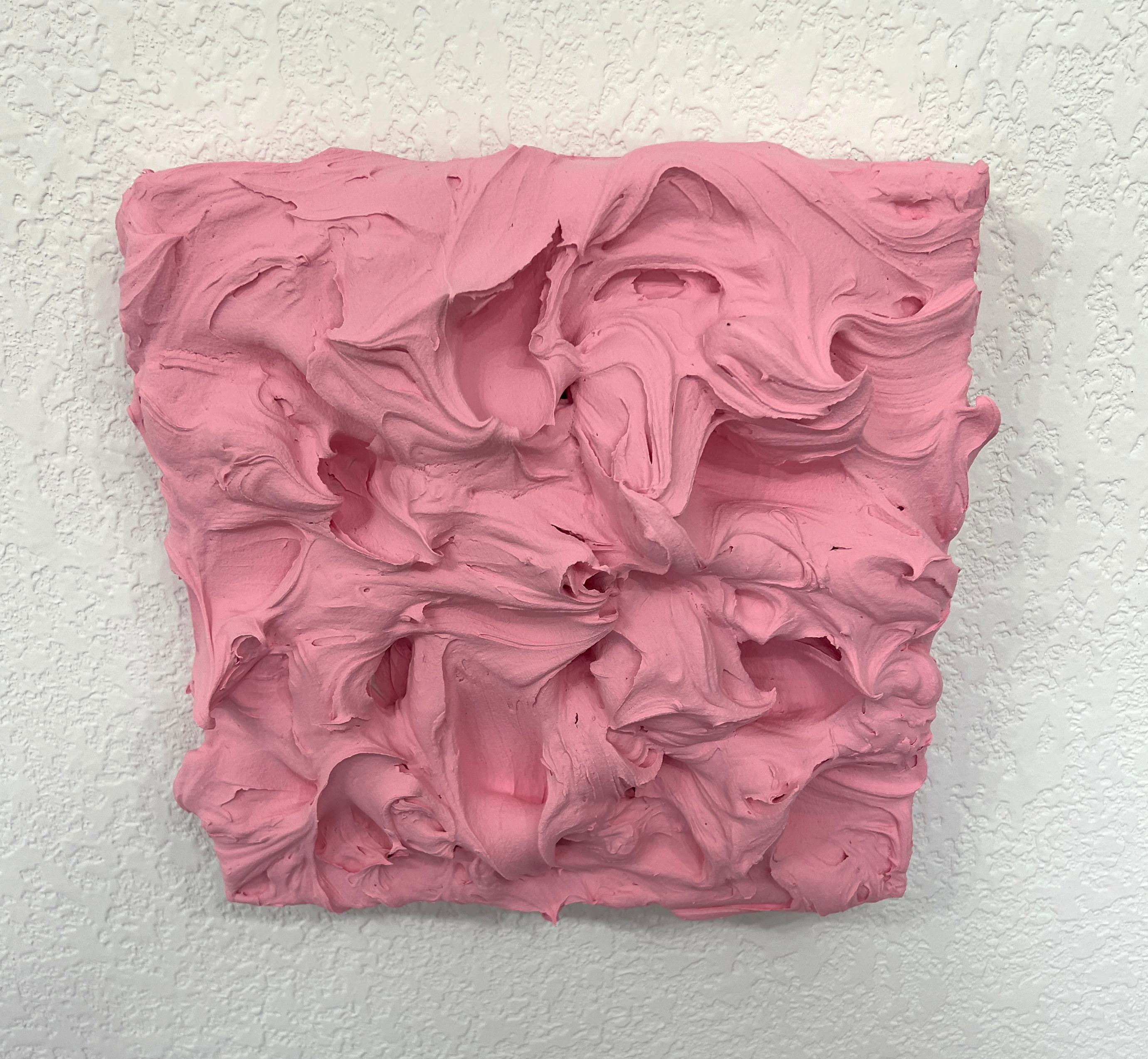 Eccesso di rosa persiana (pittura a impasto spesso con design monocromatico quadrato per pop cake) - Sculpture Pop Art di Chloe Hedden