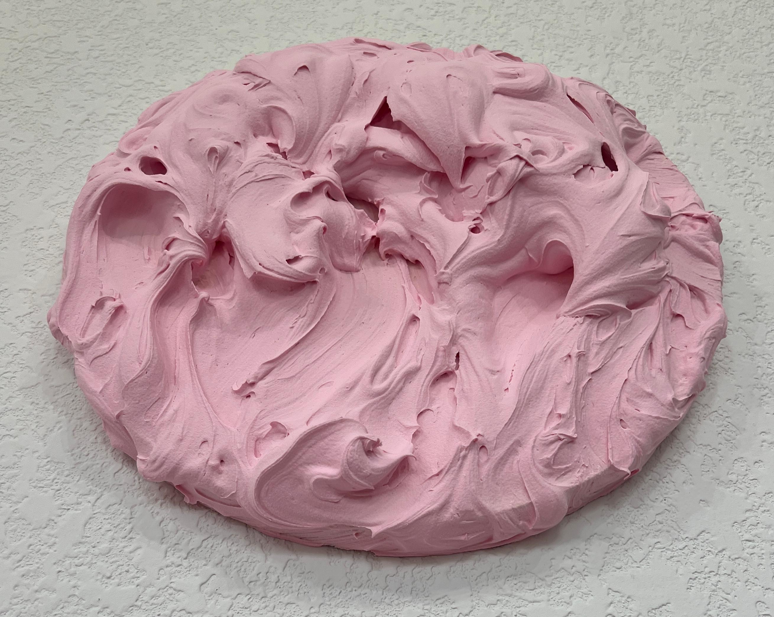Exceso de glaseado rosa (pintura con impasto rosa grueso diseño pop monocromo cuadrado) - Sculpture de Chloe Hedden