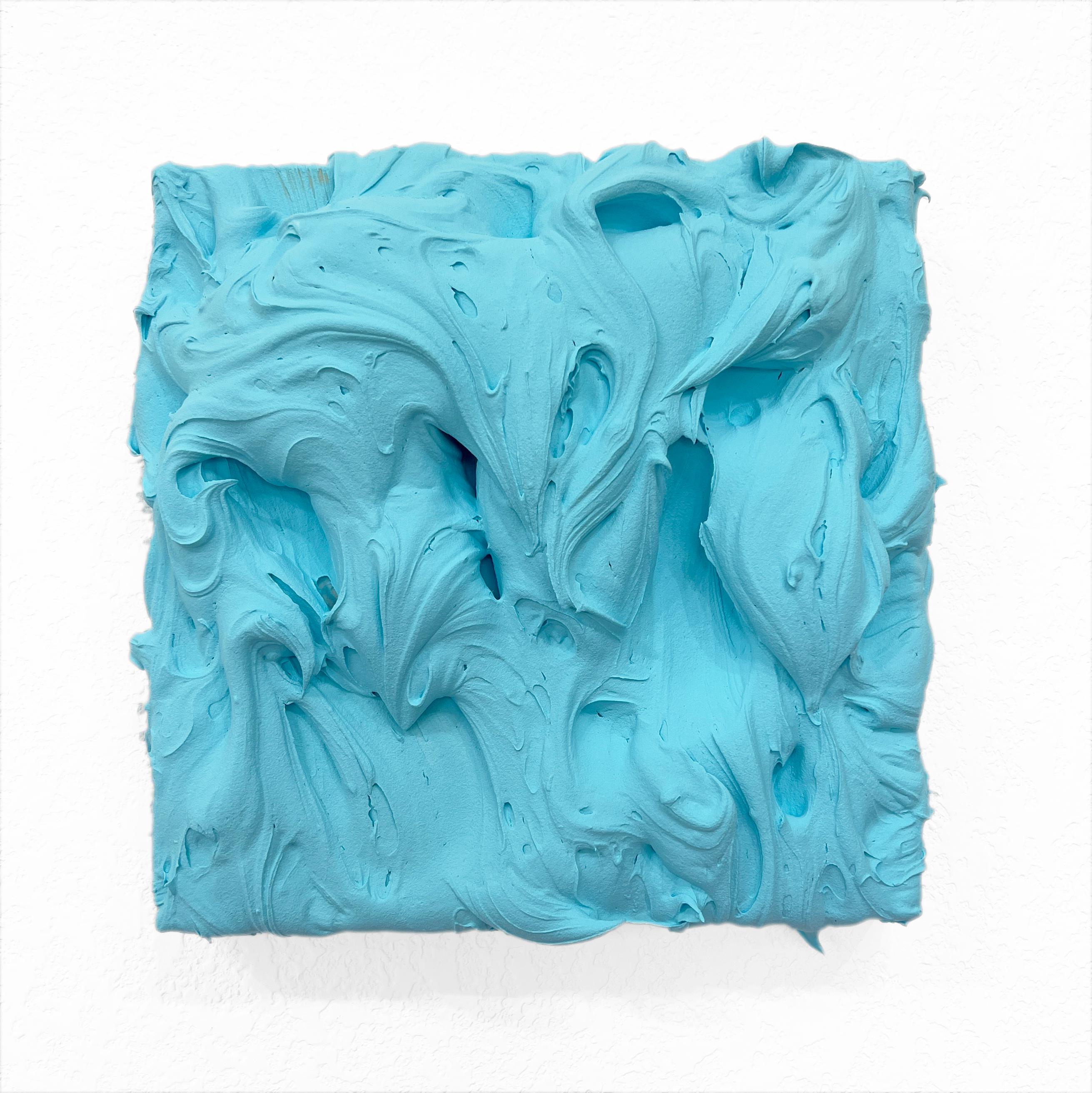 Combo Plume, Bleu ciel et Bleu Prusse (peinture épaisse et vibrante) - Pop Art Painting par Chloe Hedden