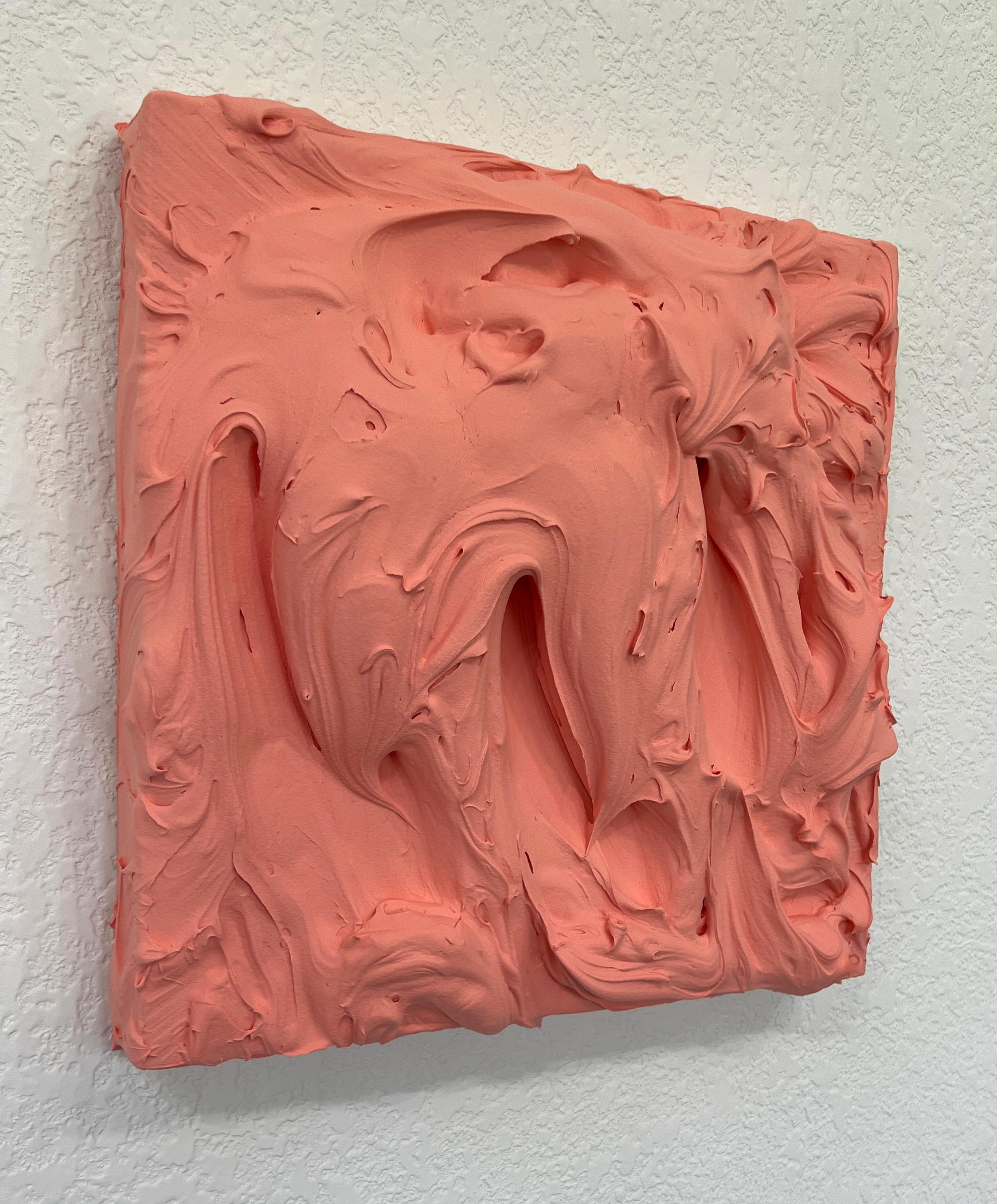 Pretty Peach Excess (pittura a impasto rosa spesso che dipinge un disegno pop monocromatico quadrato) - Abstract Sculpture Arancia di Chloe Hedden