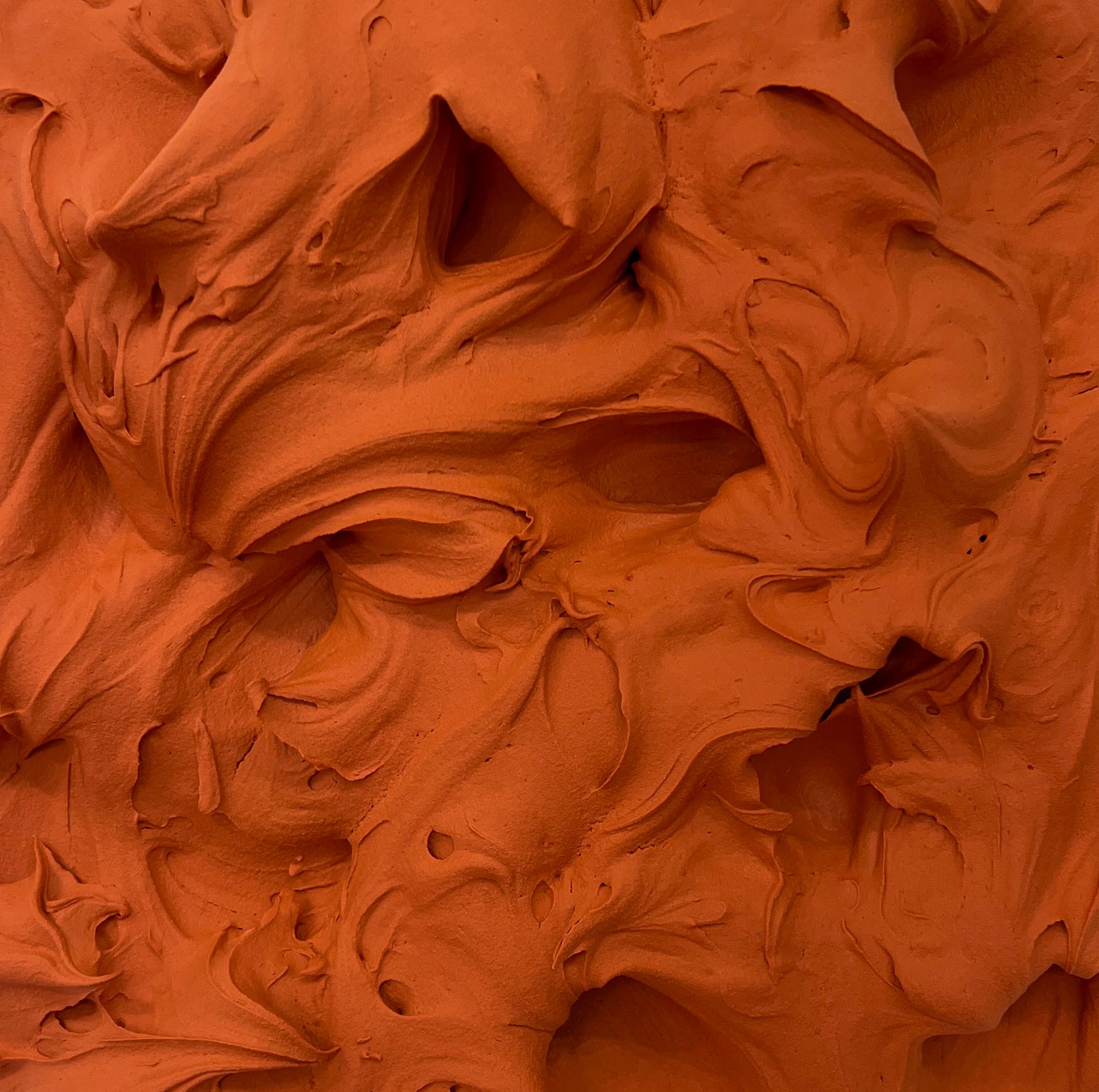 Pumpkin Spice Excess (pittura a impasto rosa spesso con disegno pop monocromatico quadrato) - Sculpture Pop Art di Chloe Hedden