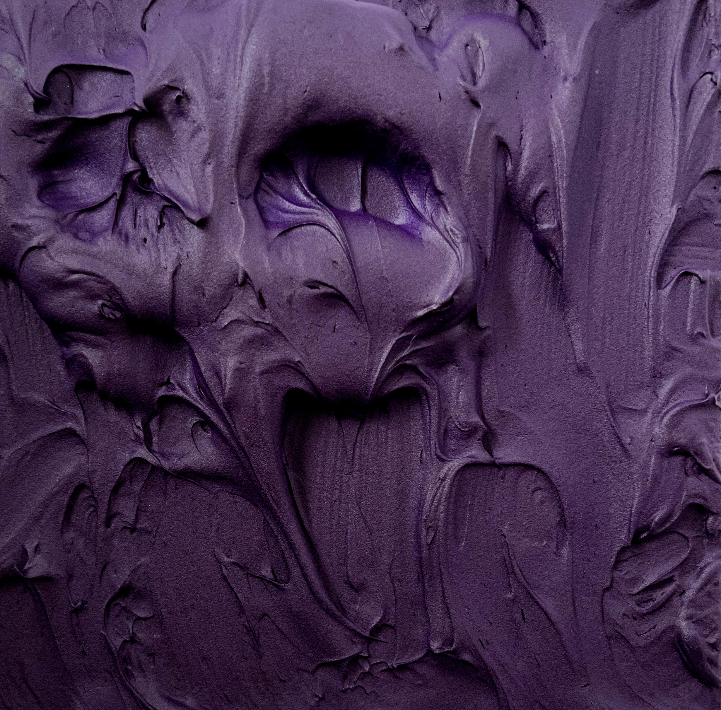Exceso de púrpura real (pintura de empaste grueso diseño cuadrado monocromo de arte pop) en venta 1