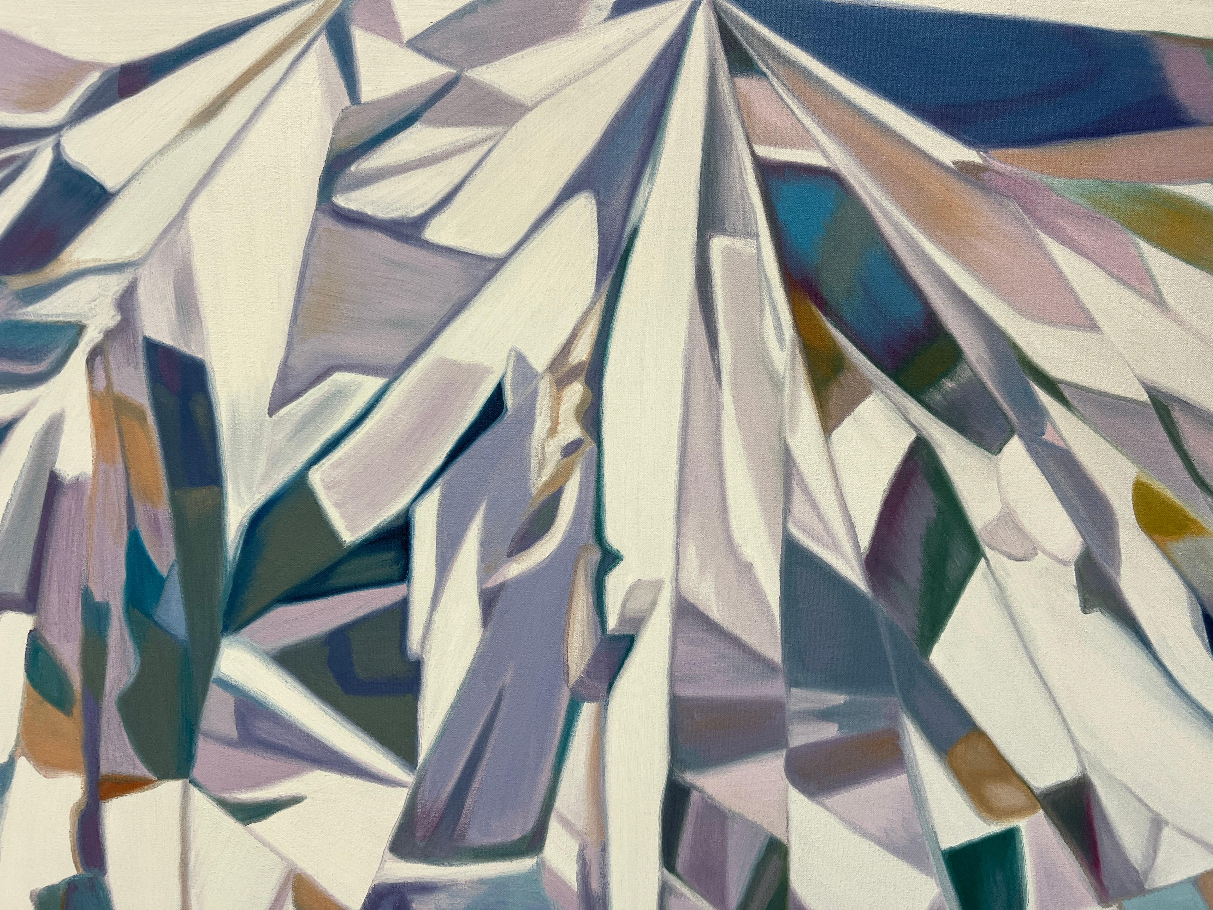Shine On : Les diamants sont éternels est une peinture à l'huile éblouissante de Chloe Hedden qui capture l'essence radieuse d'un diamant taillé dans des détails lumineux et picturaux. Avec un kaléidoscope de couleurs réfractées - bleus glacés,