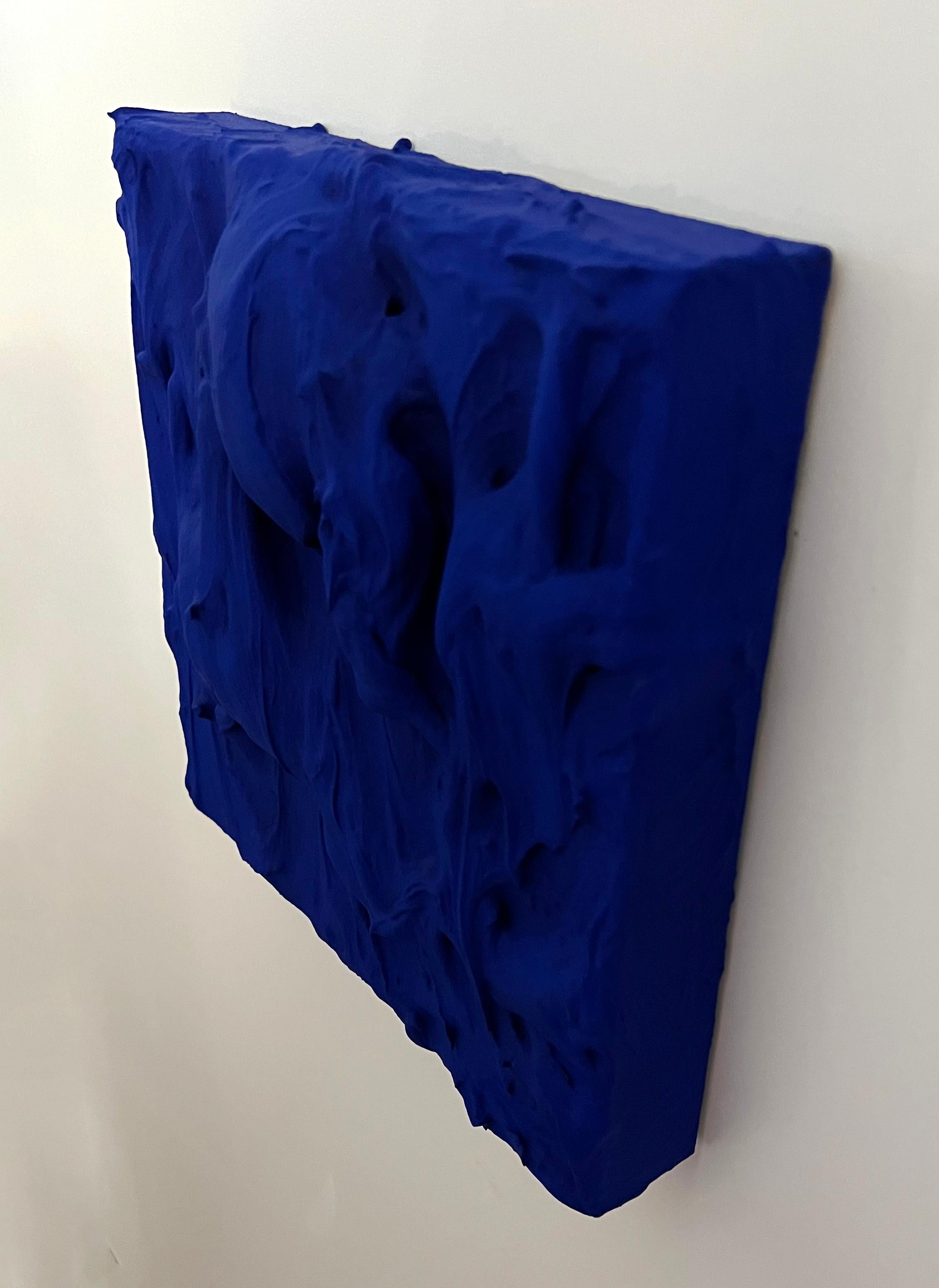 Ultra Blue Excess (thick impasto painting monochrome Pop-Art quadratisches Design) im Angebot 1