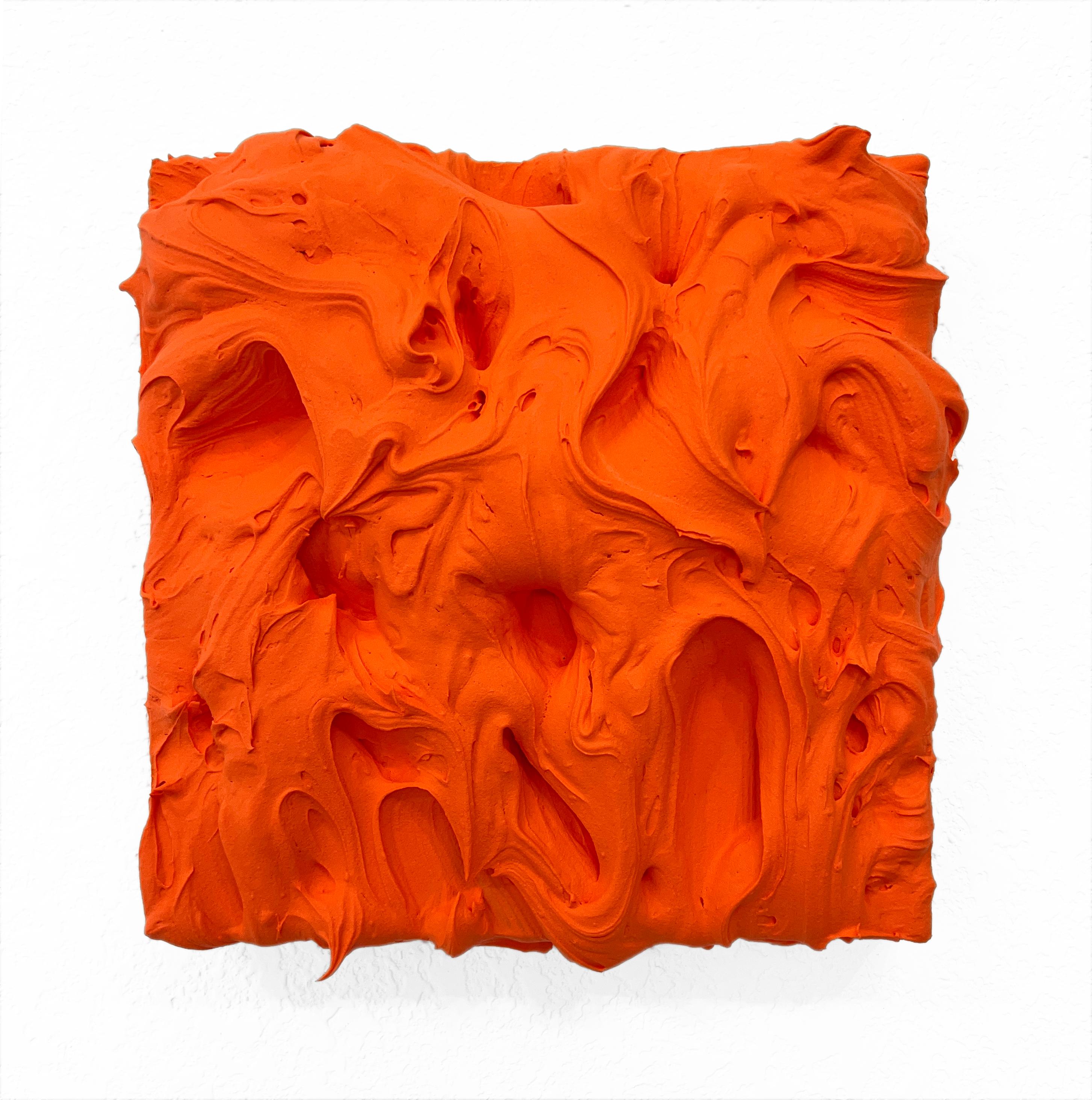 Abstract Sculpture de Chloe Hedden - Exceso de bermellón (pintura roja gruesa empastada diseño pop monocromo cuadrado)