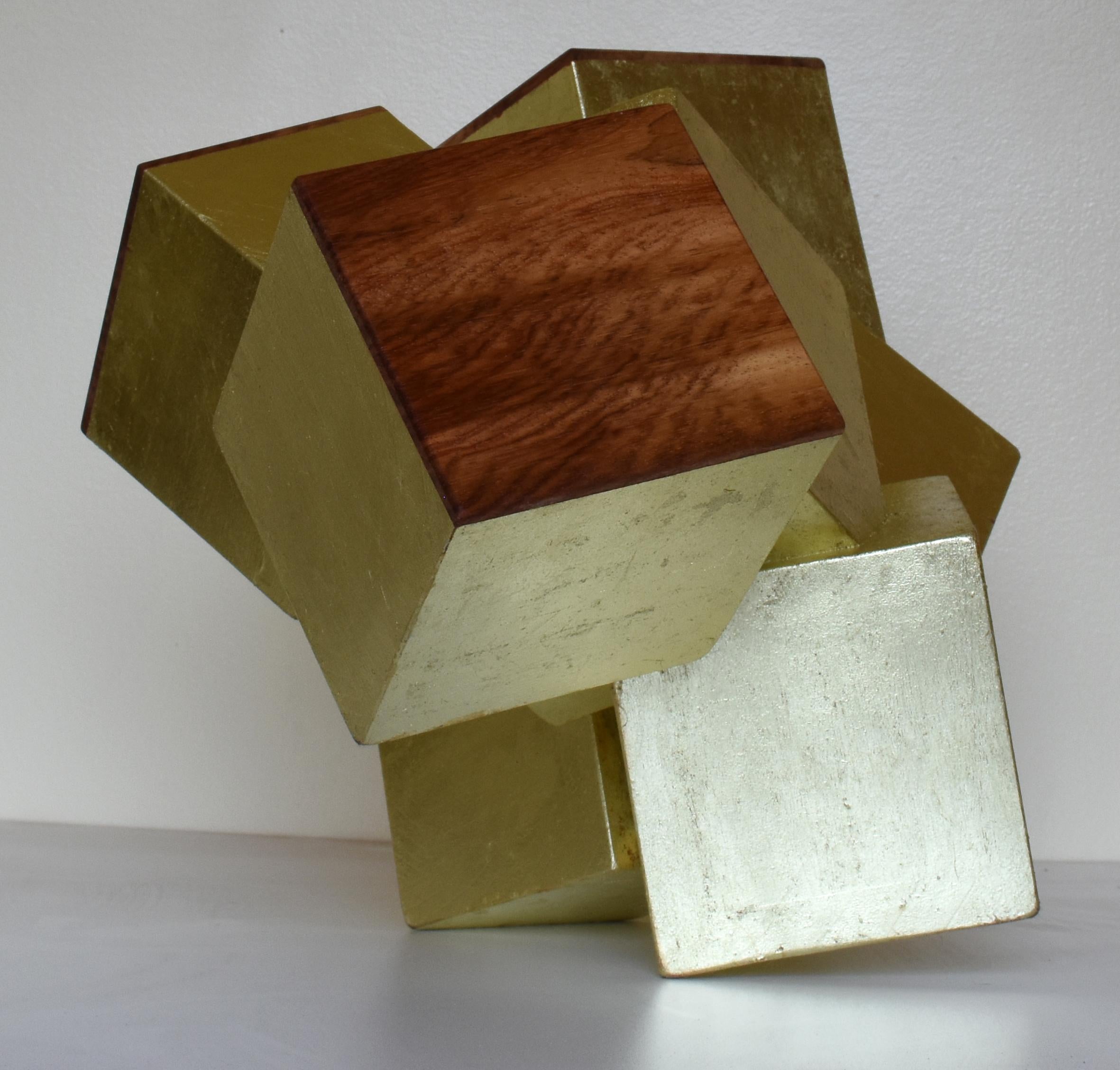 „18 Karat Gold und paduk pyrite“ ( kubische Tischskulptur, geometrisch, exotisches Holz) 5