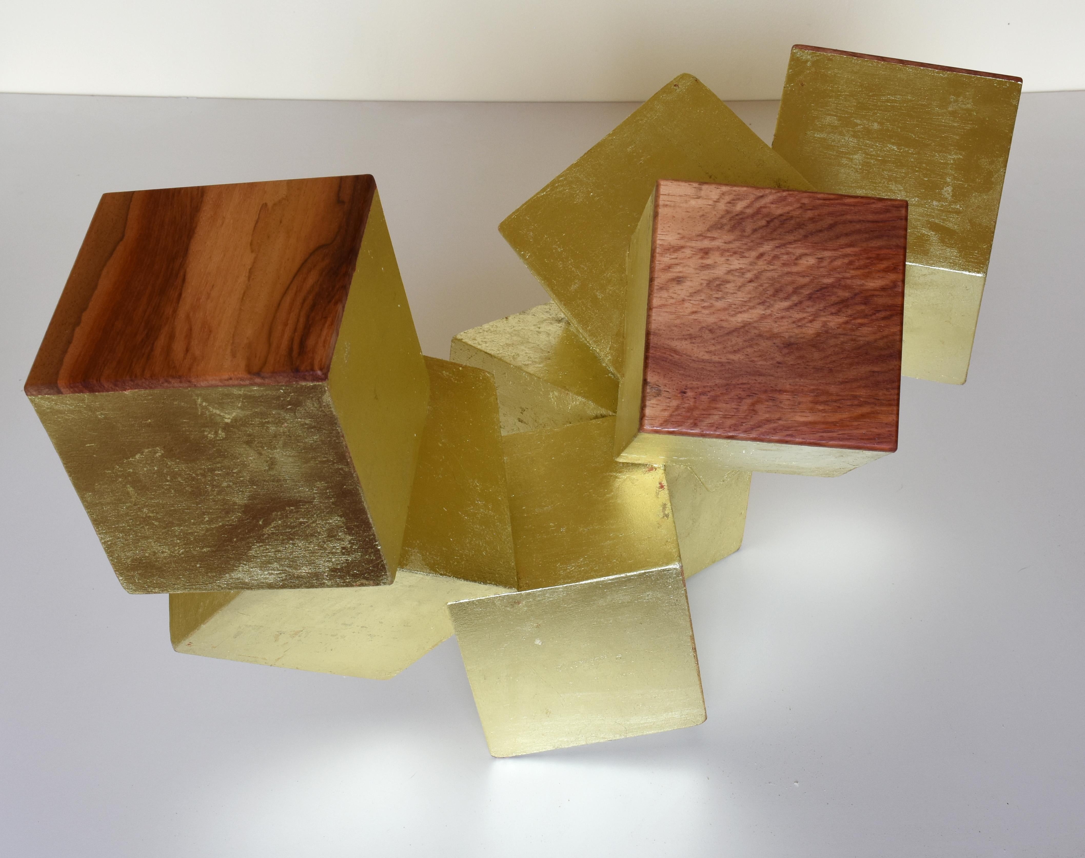 „18 Karat Gold und paduk pyrite“ ( kubische Tischskulptur, geometrisch, exotisches Holz) 7