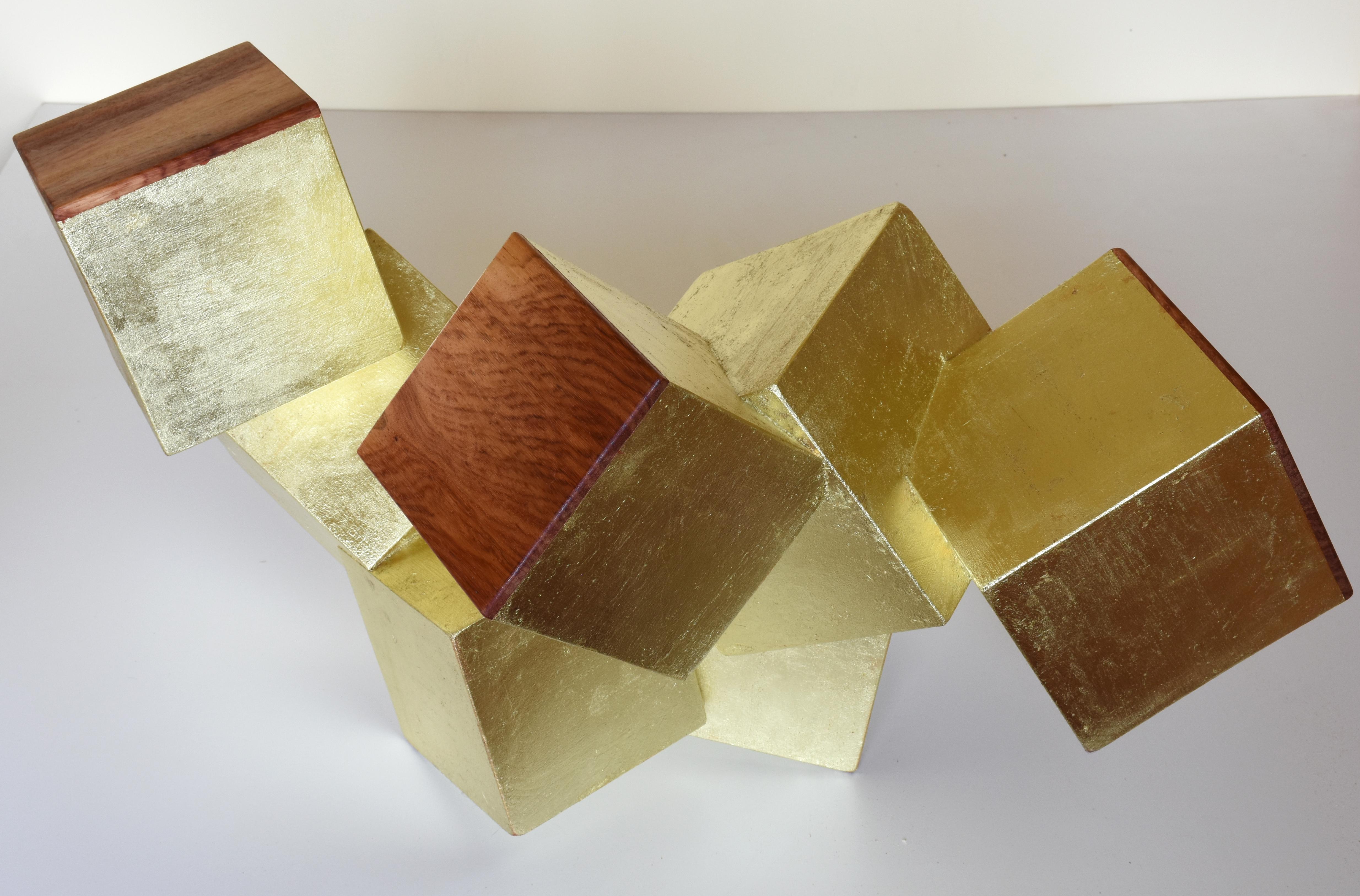 „18 Karat Gold und paduk pyrite“ ( kubische Tischskulptur, geometrisch, exotisches Holz) 8