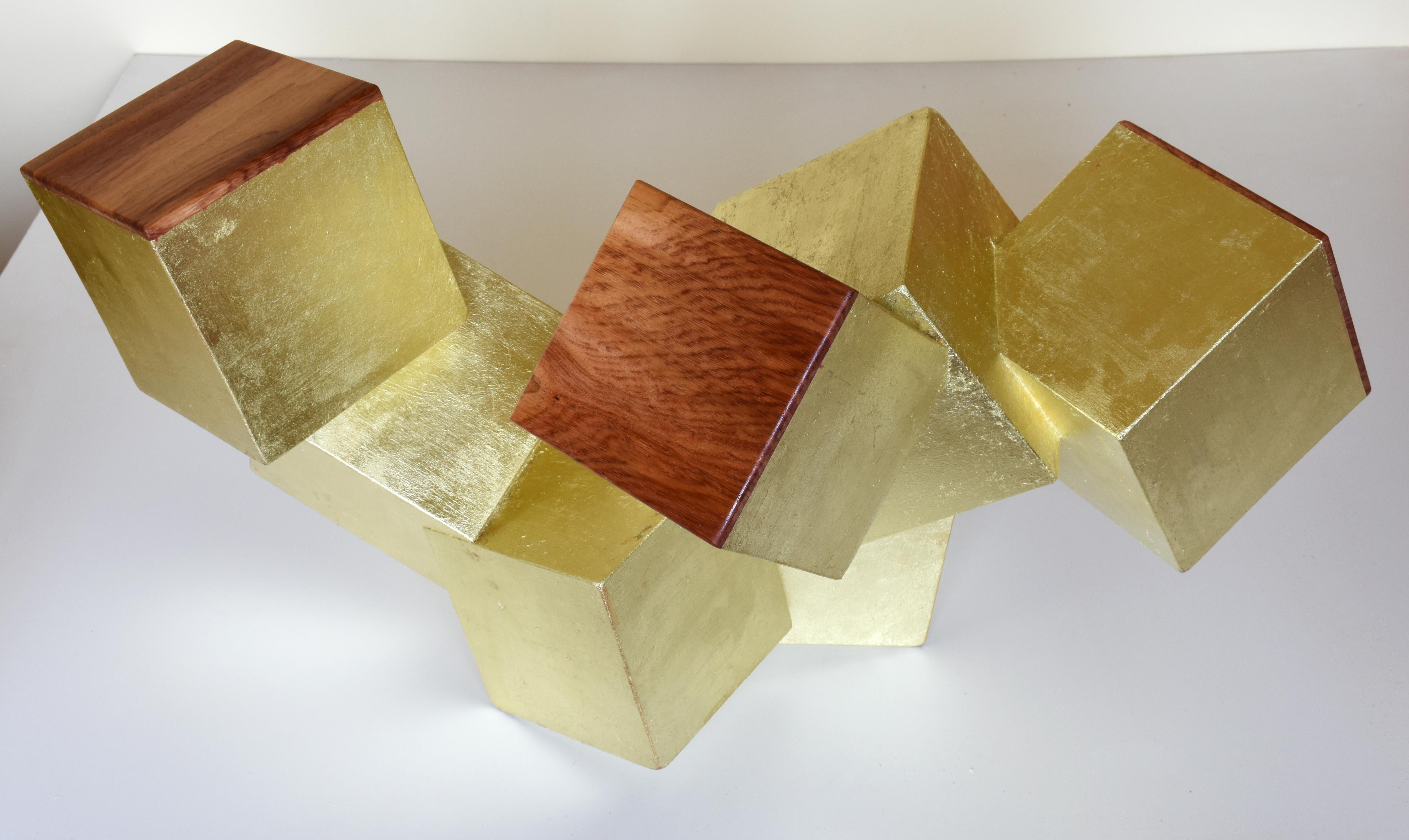 „18 Karat Gold und paduk pyrite“ ( kubische Tischskulptur, geometrisch, exotisches Holz) 9