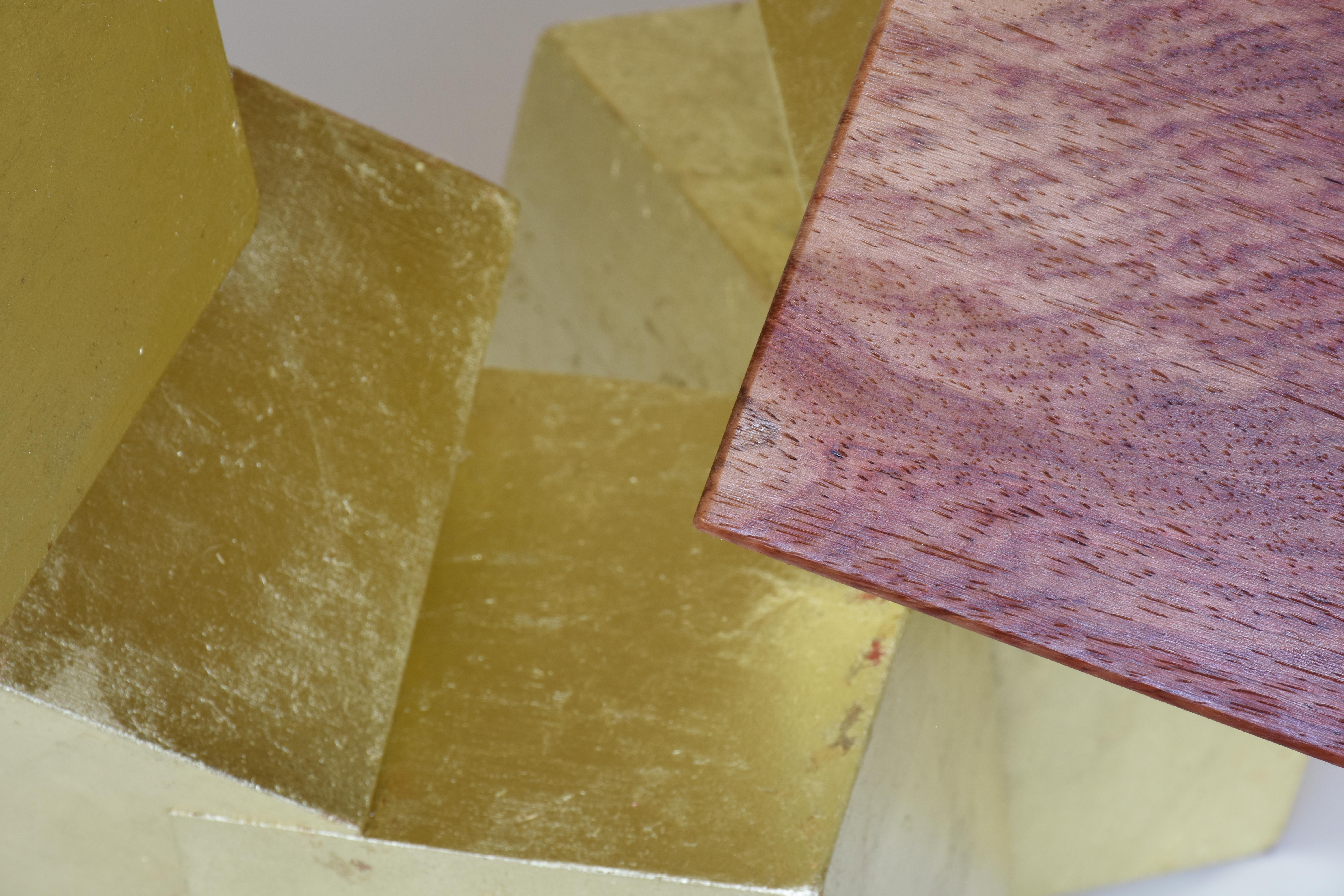 „18 Karat Gold und paduk pyrite“ ( kubische Tischskulptur, geometrisch, exotisches Holz) 13