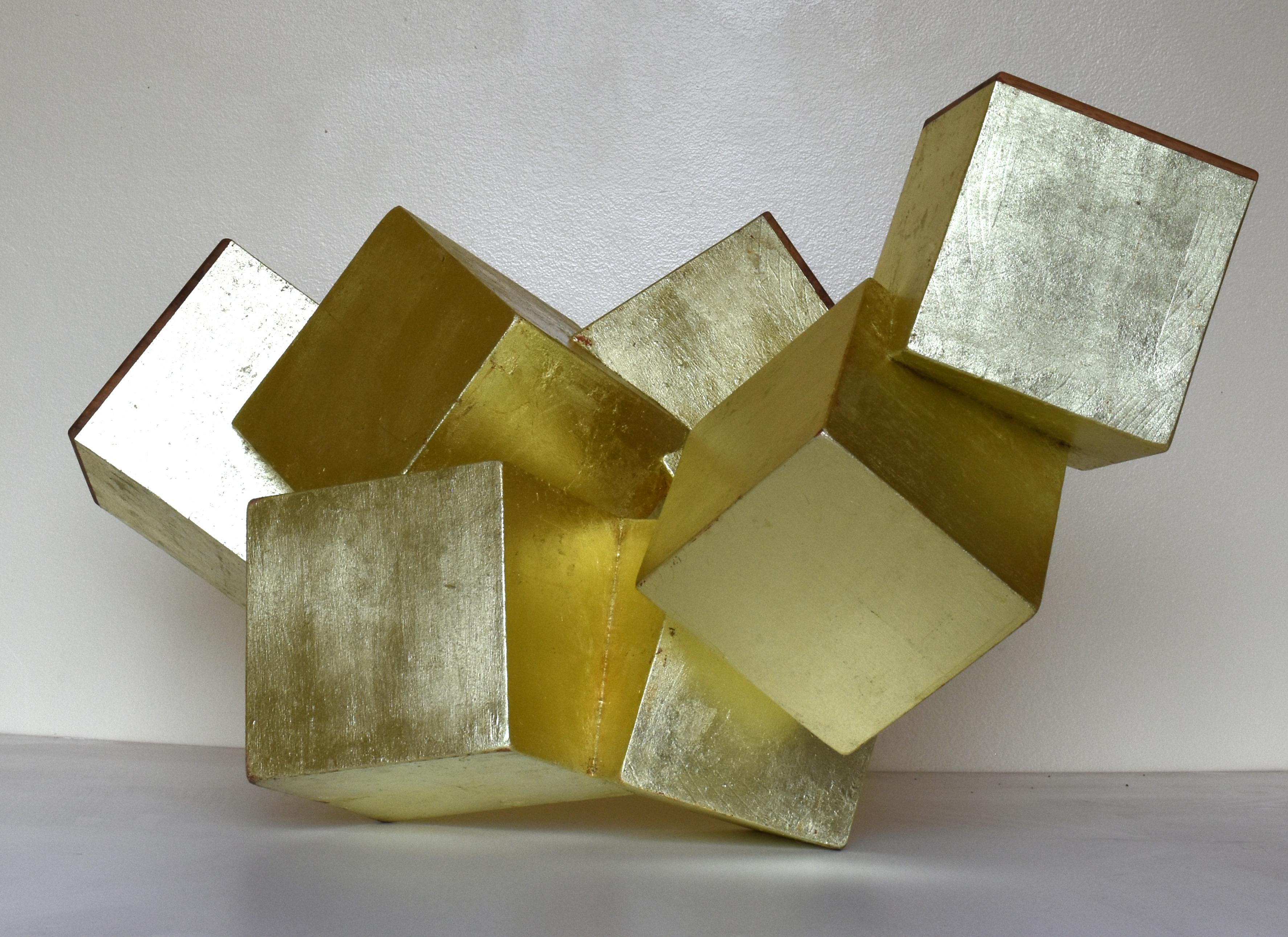 „18 Karat Gold und paduk pyrite“ ( kubische Tischskulptur, geometrisch, exotisches Holz) (Geometrische Abstraktion), Sculpture, von Chloe Hedden