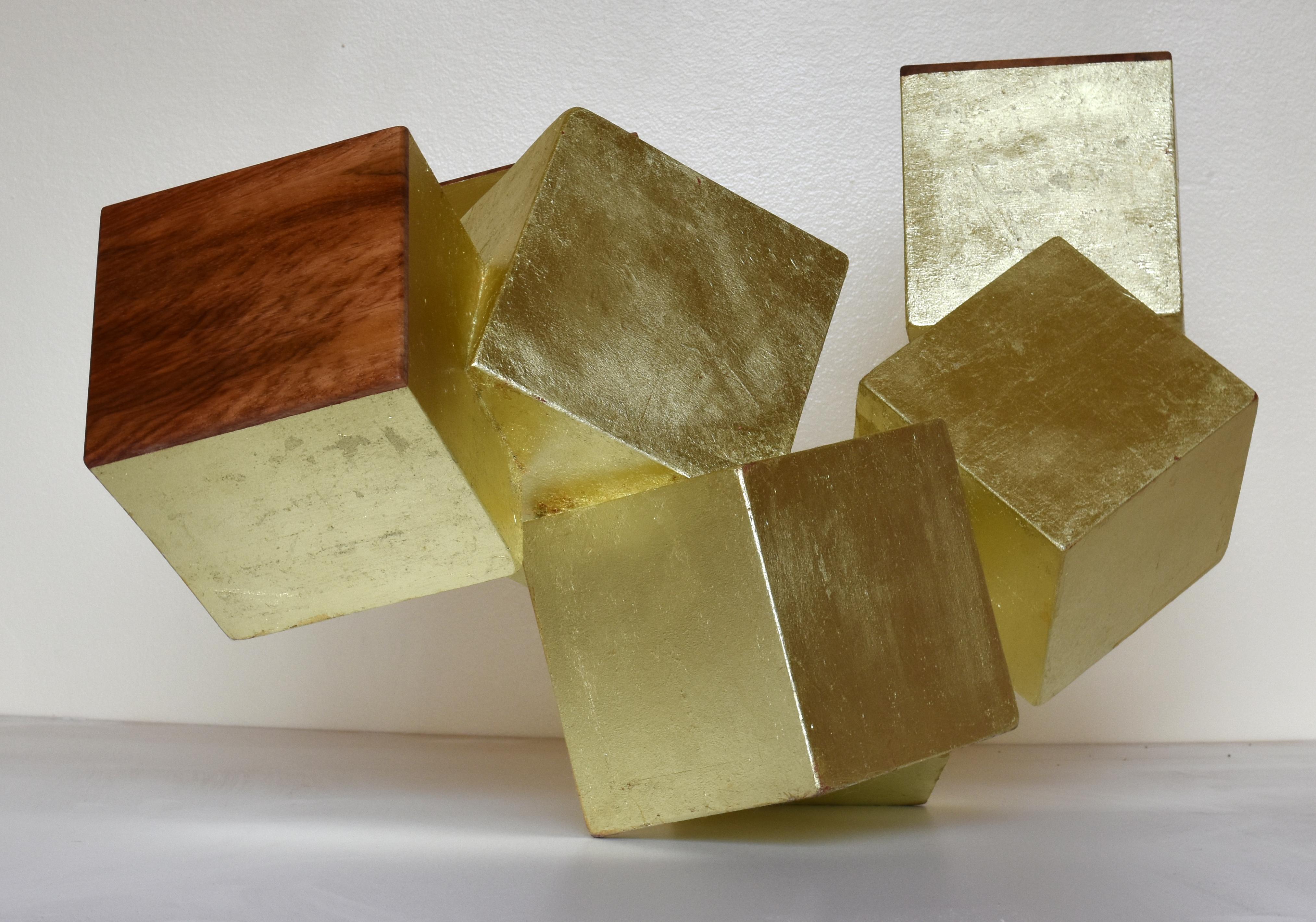 „18 Karat Gold und paduk pyrite“ ( kubische Tischskulptur, geometrisch, exotisches Holz) 1