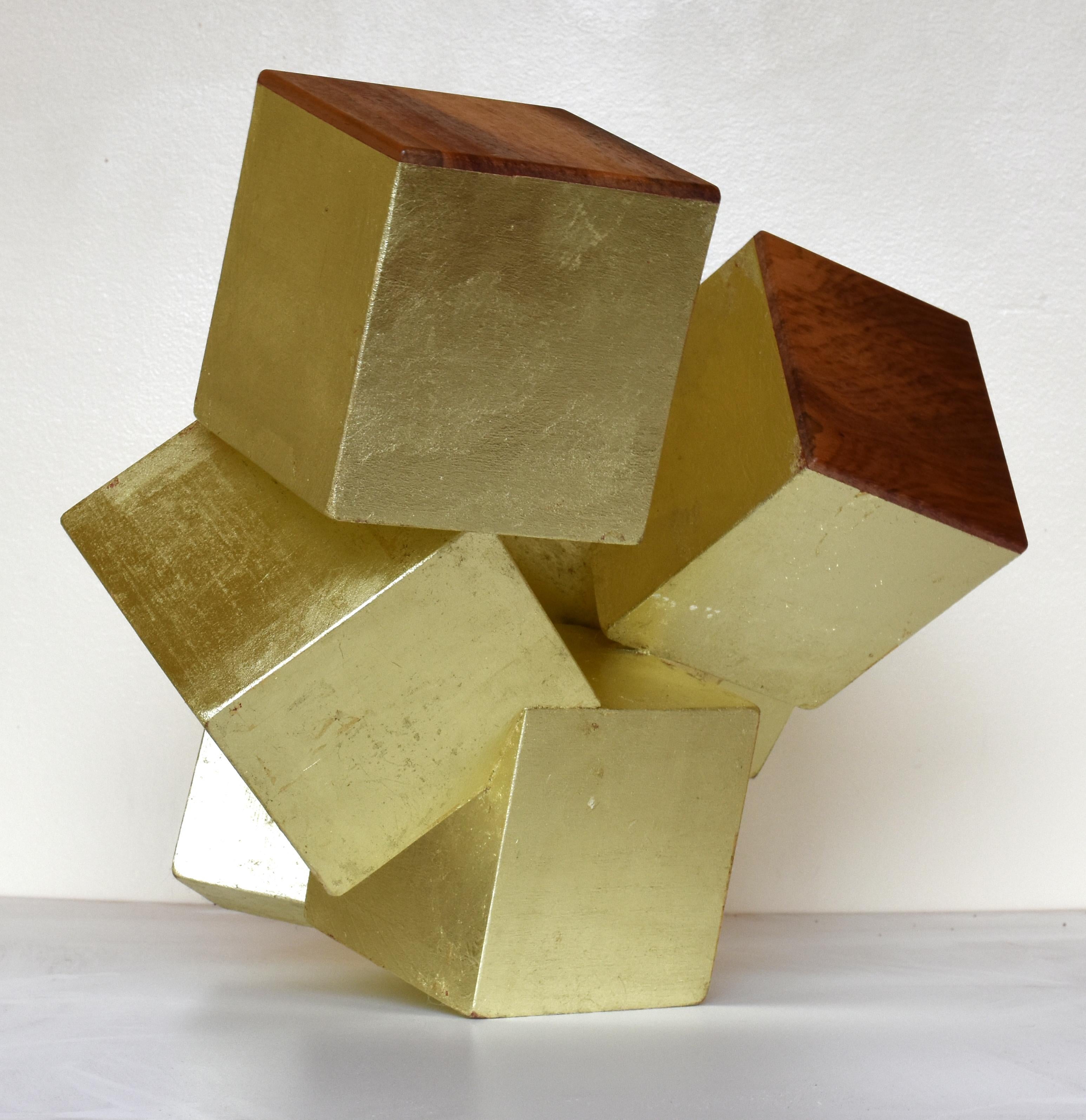 „18 Karat Gold und paduk pyrite“ ( kubische Tischskulptur, geometrisch, exotisches Holz) 3