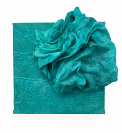 Celadon 3 (tessuto di lino spesso di colore blu verde acqua che si piega in un disegno floreale monocromatico)