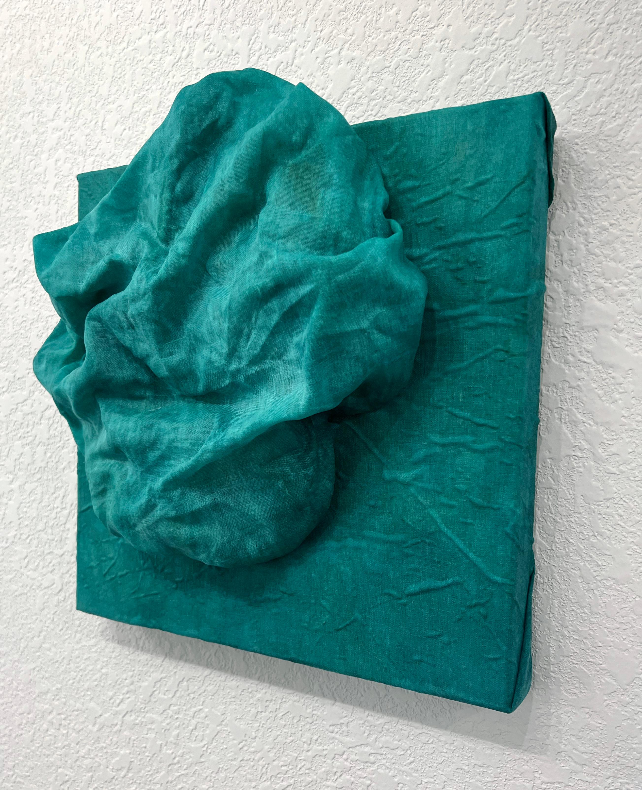 Celadon 4 (tessuto di lino spesso di colore blu verde acqua che si piega in un disegno floreale monocromatico) in vendita 4