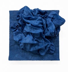 Indigo 1 (tessuto di lino blu indaco scuro con disegno monocromatico)