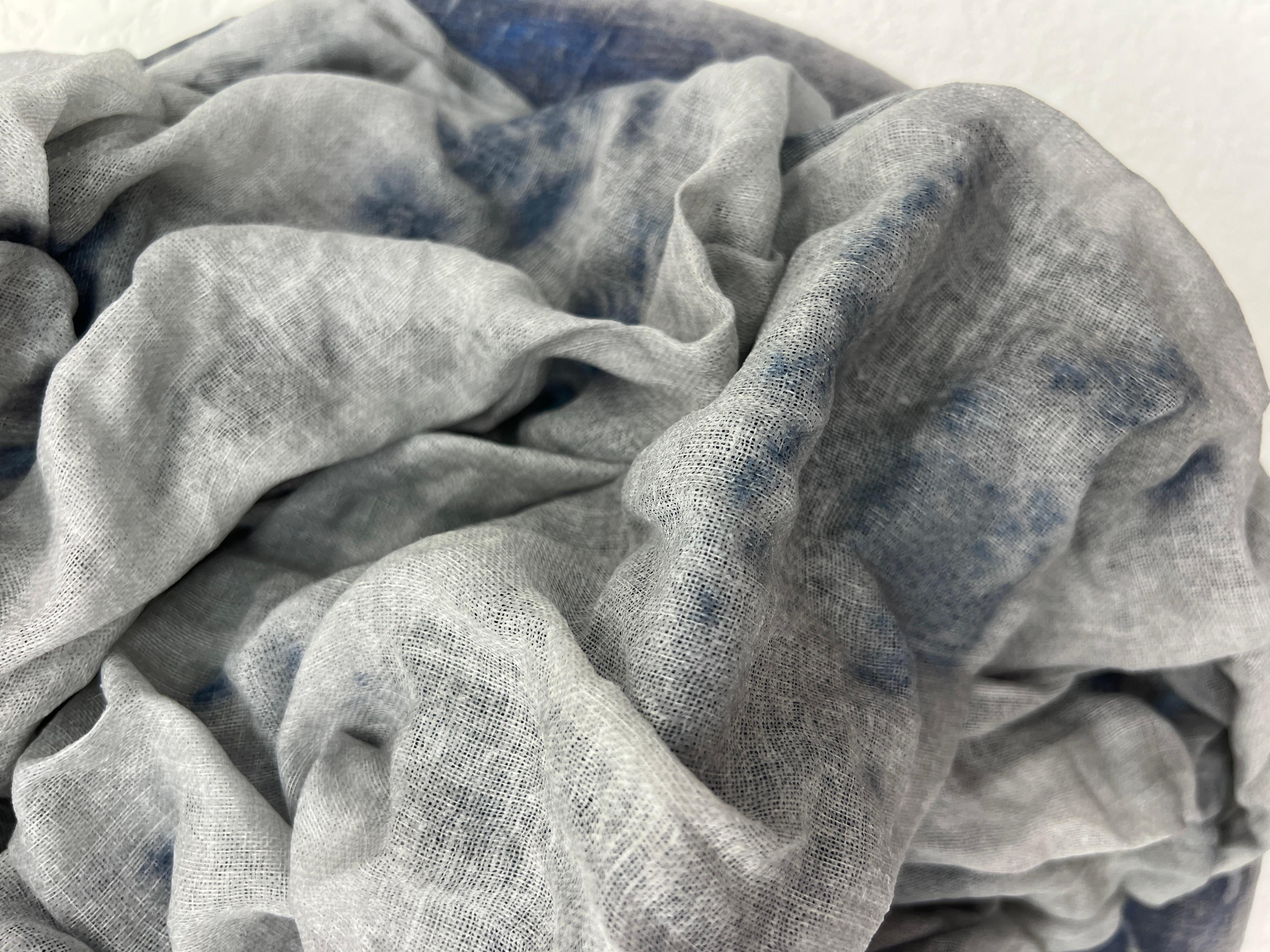 My Mother's Tears Inundation (graues 3D-Textil aus Sackleinen, monochromes Design) im Angebot 2