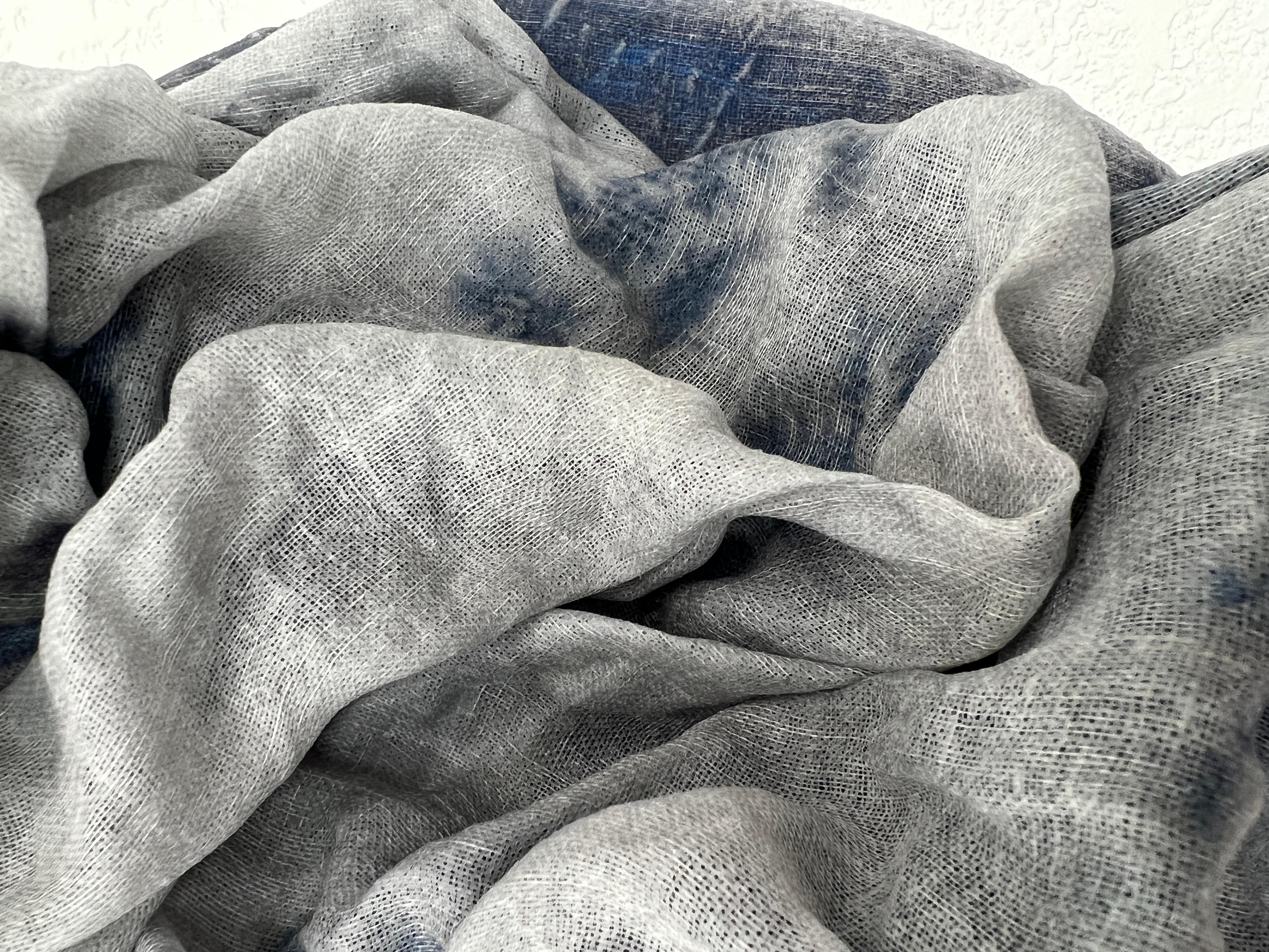 My Mother's Tears Inundation (graues 3D-Textil aus Sackleinen, monochromes Design) im Angebot 3