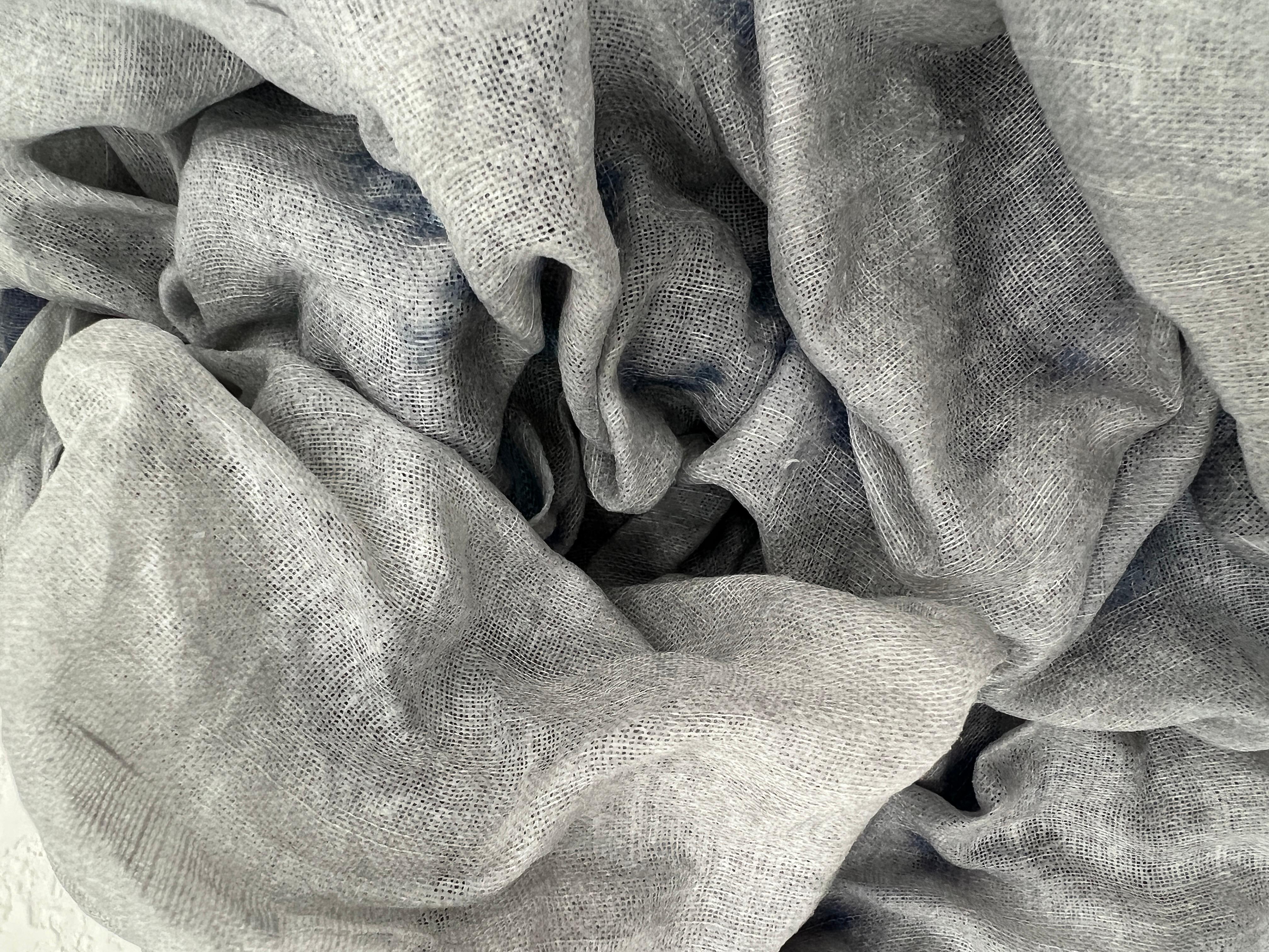 My Mother's Tears Inundation (graues 3D-Textil aus Sackleinen, monochromes Design) im Angebot 5