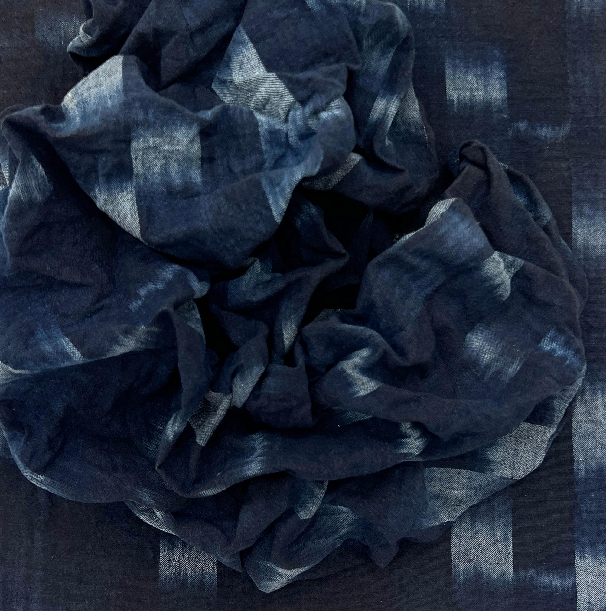 TAKI-KASURI FOLDS (dark indigo blue thick textile linen fold monochrome design) - Abstract Sculpture by Chloe Hedden