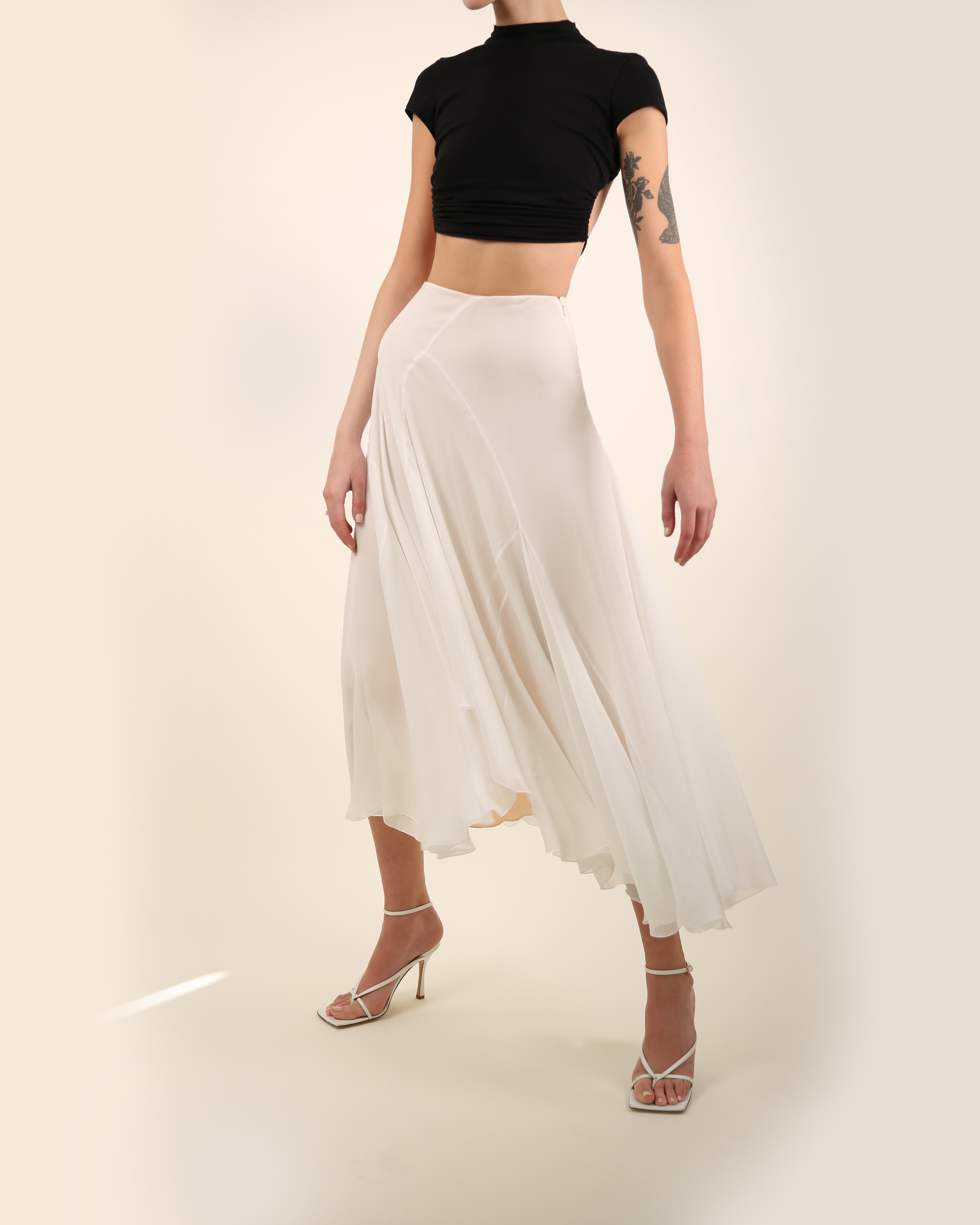 Chloe high waisted flowing white layered midi length a line flare silk skirt  In Excellent Condition In Paris, FR
