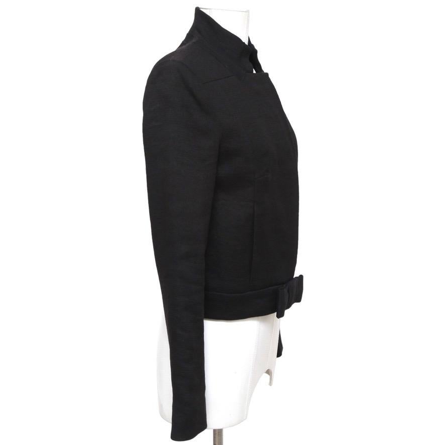 GUARANTEED AUTHENTIC CHLOE AUTUMN 2006 COLLECTION STUNNING BLACK LINEN BLEND JACKET

  

Design:
• Short black linen blend jacket in a classic black color.
• Stand-up collar.
• Covered front button closure with snap at neckline and bow at waist.
•