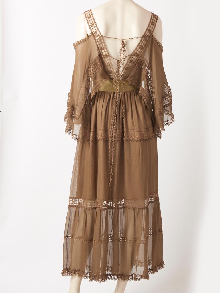 Chloe Lace and Chiffon Maxi Dress In Good Condition For Sale In New York, NY