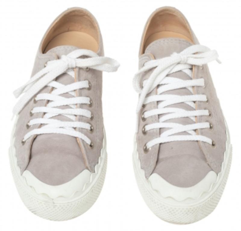 Chloe Lauren Grey Suede Low Top Sneakers Size 38 Bon état à Dubai, Al Qouz 2