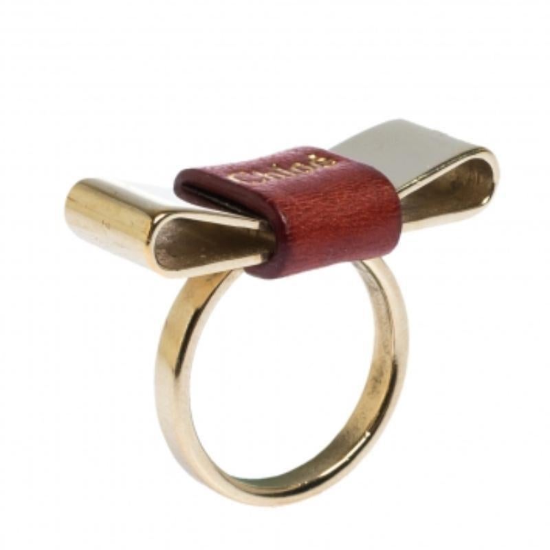 Chloe Leather Bow Motif Gold Tone Ring Taille 54 Pour femmes en vente