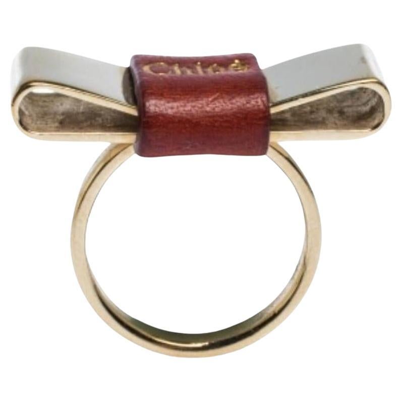 Chloe Leather Bow Motif Gold Tone Ring Taille 54 en vente