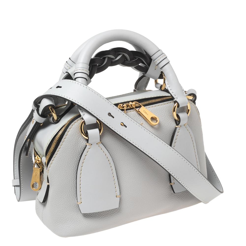 Chloe petite sac à bandoulière Daria en cuir bleu clair Bon état à Dubai, Al Qouz 2