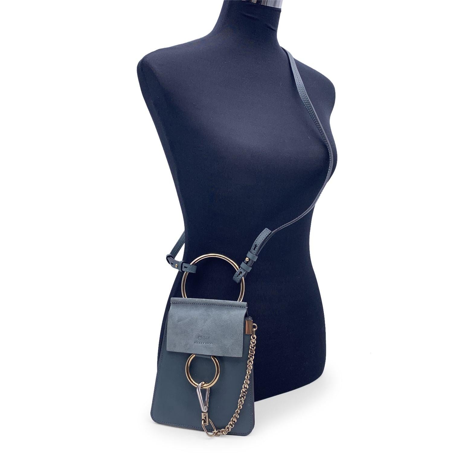 Chloe mini sac porté épaule Faye en daim et cuir bleu clair en vente 1
