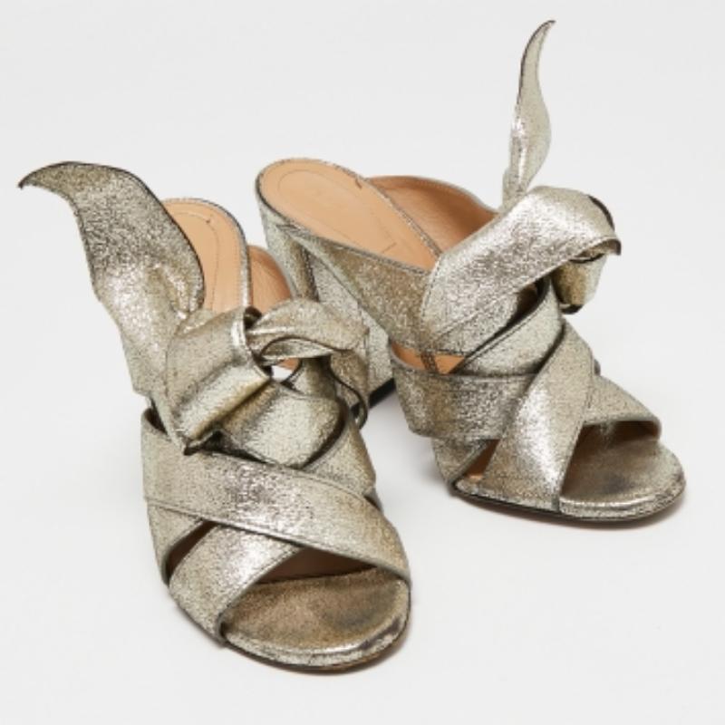 Chloe Light Gold Textured Leather Knot Detail Mules Size 39 For Sale 2