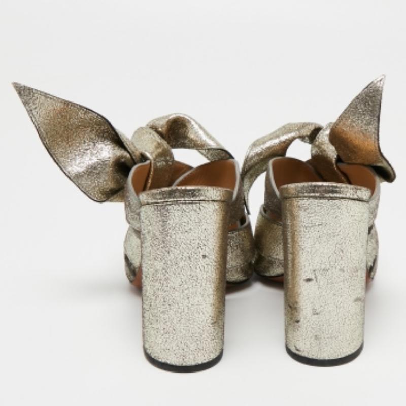 Chloe Light Gold Textured Leather Knot Detail Mules Size 39 For Sale 4