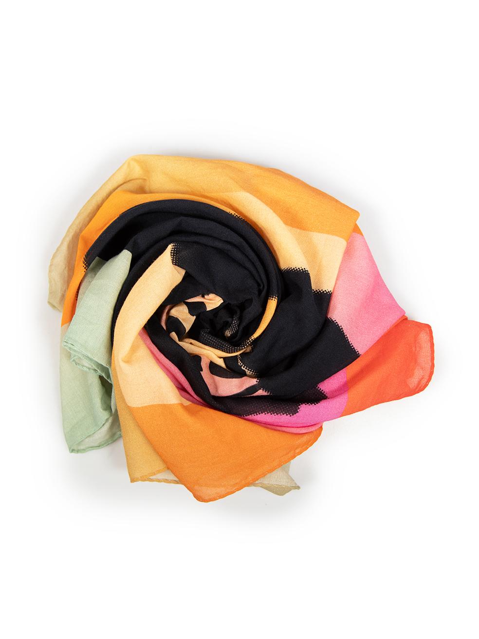 CONDITION ist sehr gut. Der Schal dieses Chloé Designer-Wiederverkaufsartikels weist kaum sichtbare Gebrauchsspuren auf.
  
  
  
  Einzelheiten
  
  
  Mehrfarbig
  
  Baumwolle
  
  Quadratisches Halstuch
  
  Logo Silhouette Druck
  
  
  
  
  
