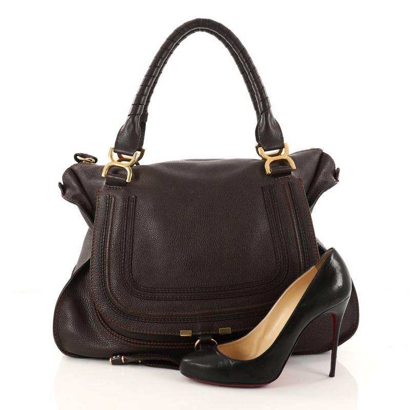 This authentic Chloe Marcie Shoulder Bag Leather Large showcases the brand's popular horseshoe design in a classic silhouette. Constructed from dark brown leather, this functional yet stylish bag features a slouchy silhouette, wrapped leather