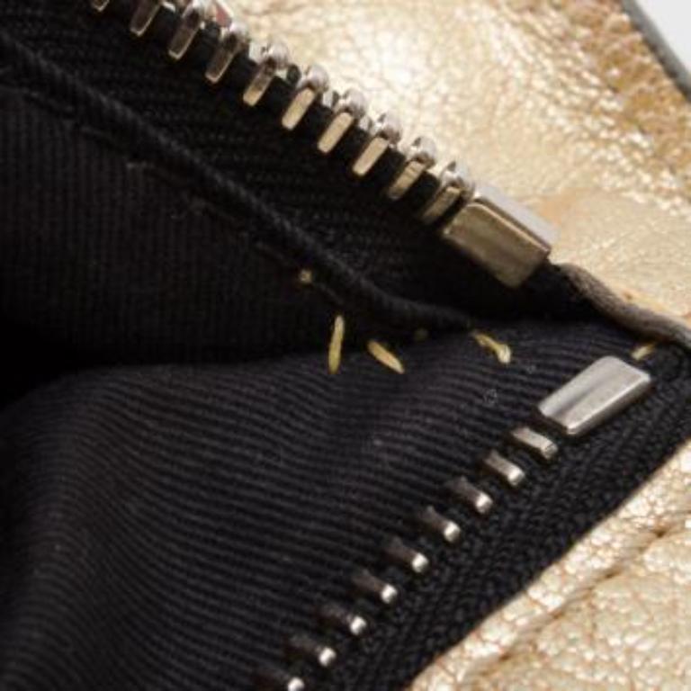 Borsa a tracolla grande Chloe in oro metallizzato in vendita 2
