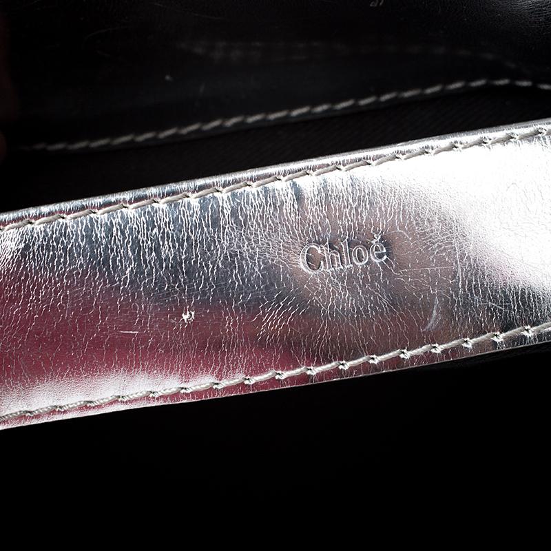 Chloe Metallic Silver Leather Fanny Crossbody Bag In Good Condition For Sale In Dubai, Al Qouz 2