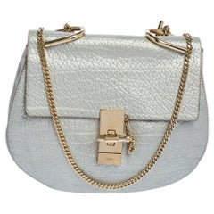 Chloe Medium Drew Umhängetasche aus Leder in Metallic-Silber