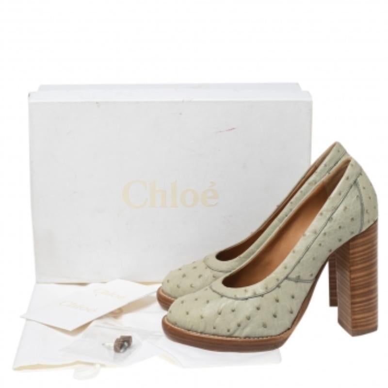 Brown Chloe Mint Green Ostrich Leather Round-Toe Pumps Size 36 For Sale