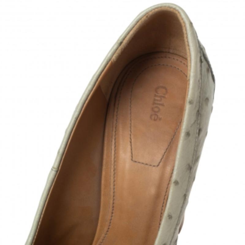 Chloe Mint Green Ostrich Leather Round-Toe Pumps Size 36 For Sale 1