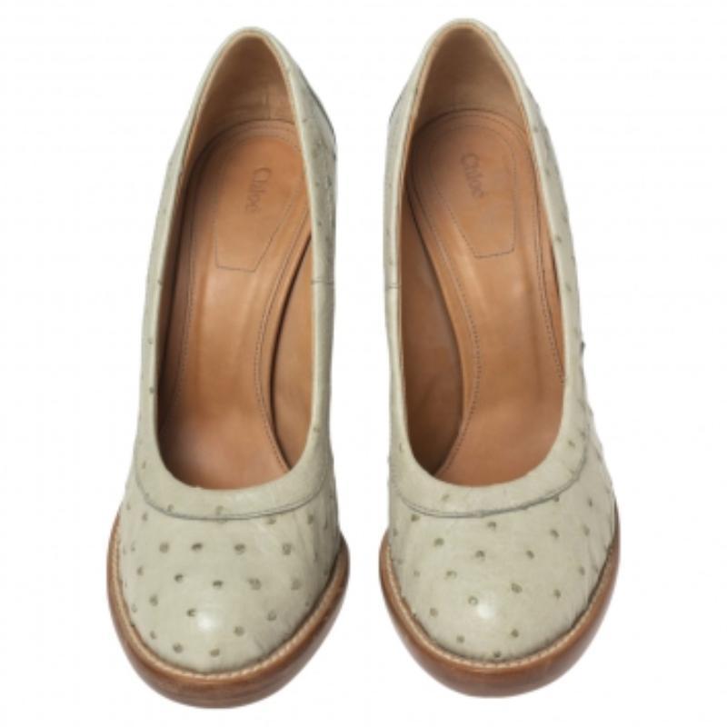 Chloe Mint Green Ostrich Leather Round-Toe Pumps Size 36 For Sale 2